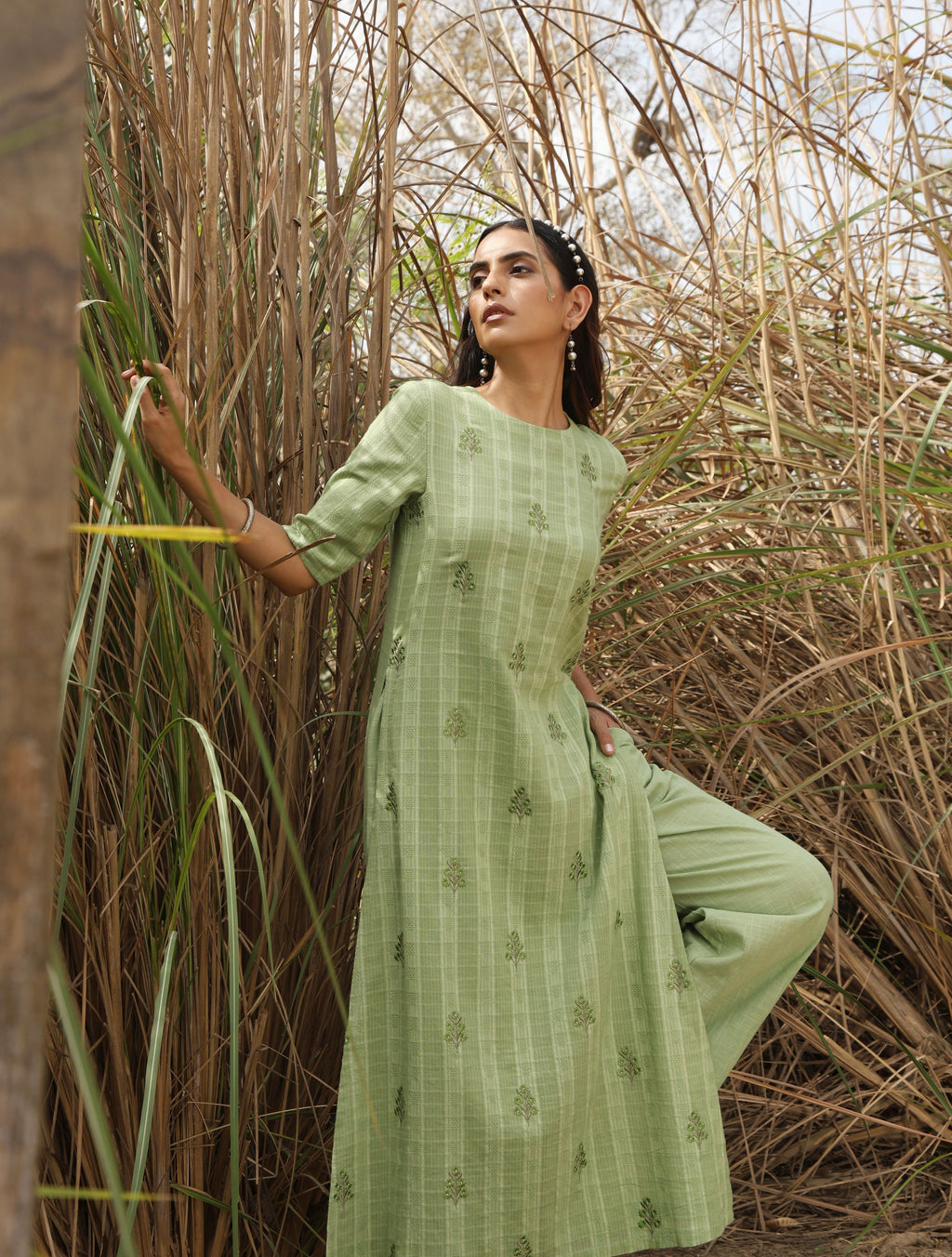 trueBrowns Green Cotton Dobby Embroidered Kurta Set | Grocsy