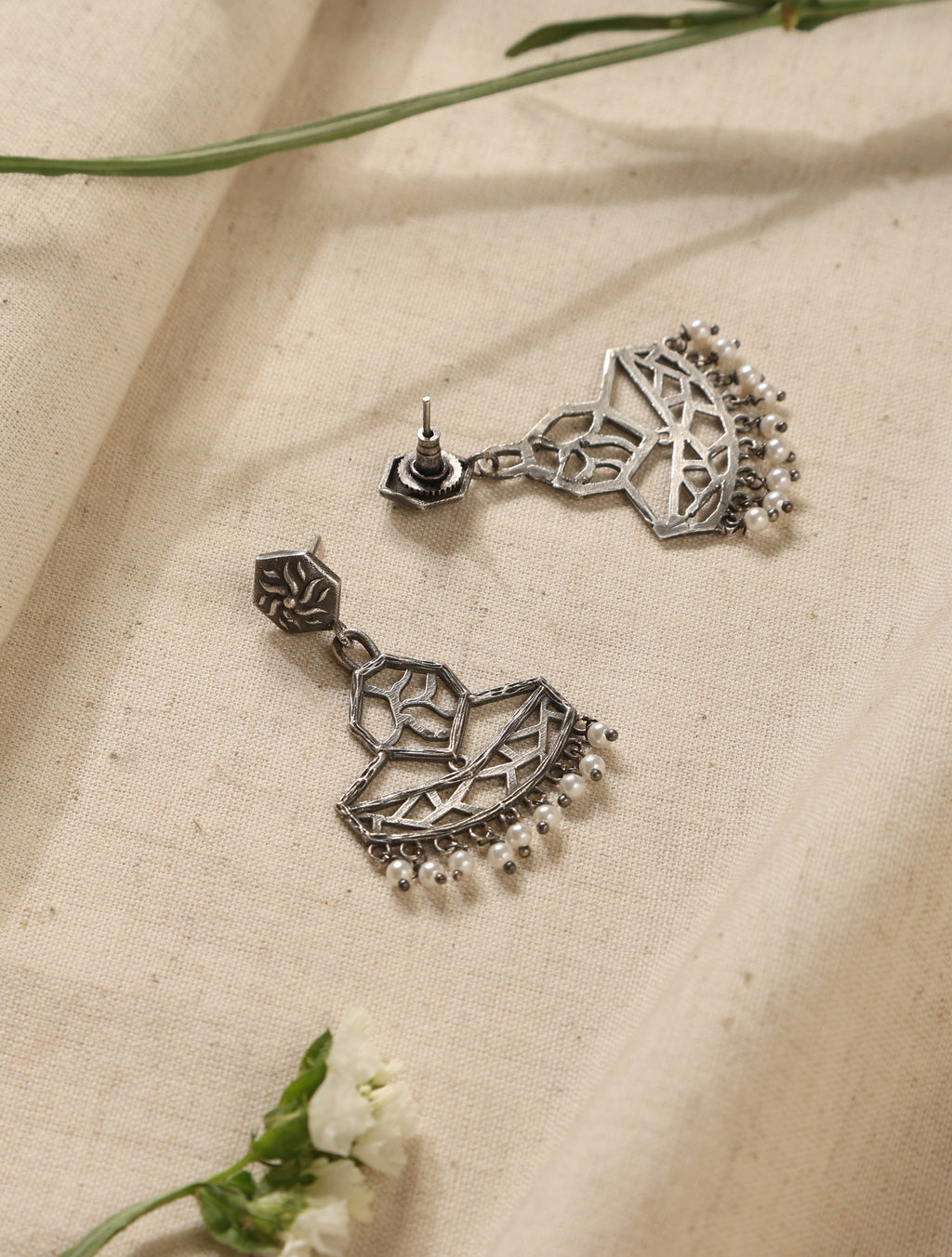 trueBrowns Silver Jaali Earrings | Grocsy