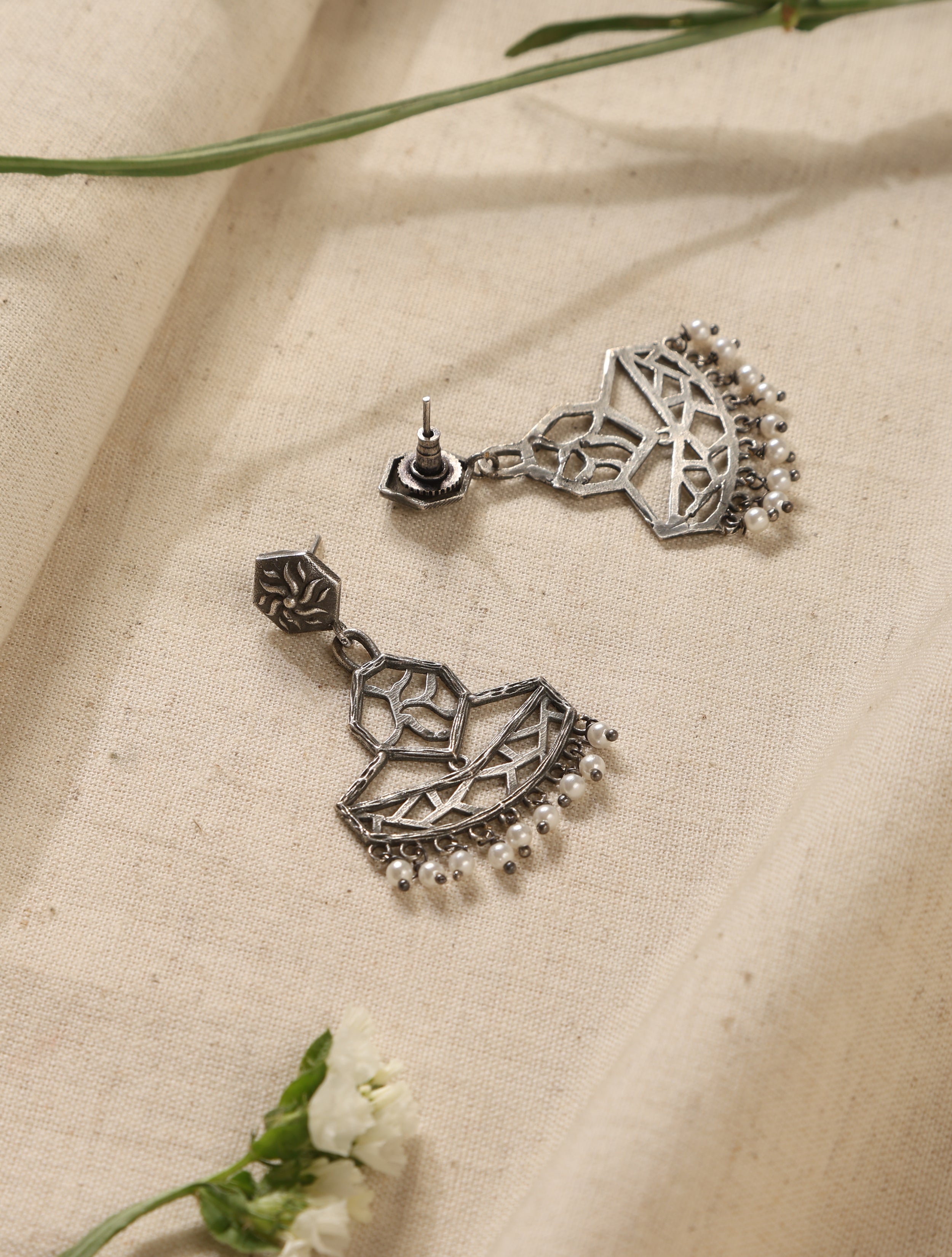 trueBrowns Silver Jaali Earrings | Grocsy