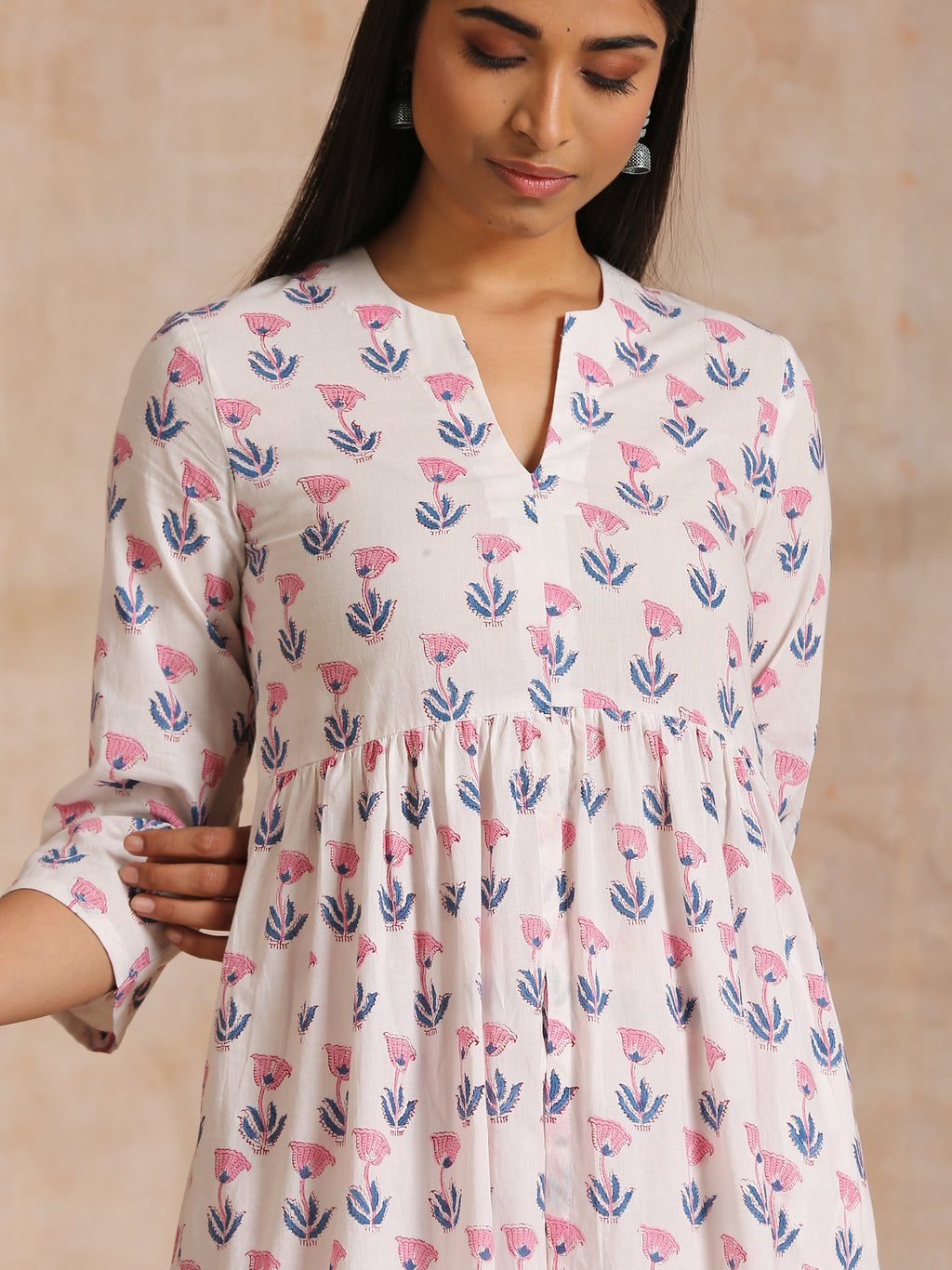 trueBrowns White With Pink Blue Buta Block Print Cotton Kurta Pant Set | Grocsy