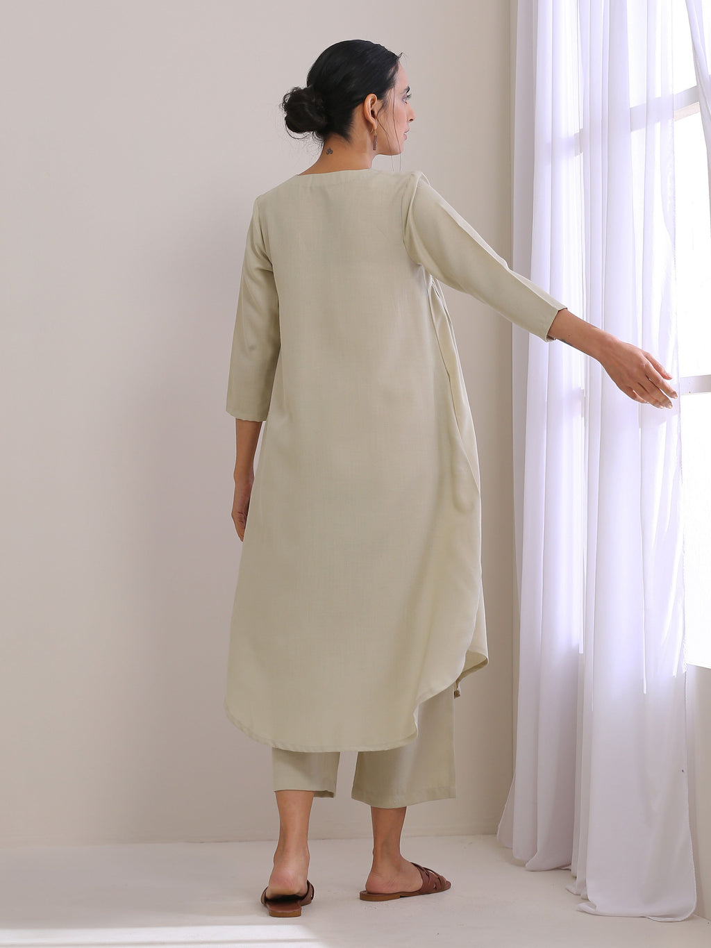 trueBrowns Light Grey Slub Gathered Kurta Pant Set | Grocsy
