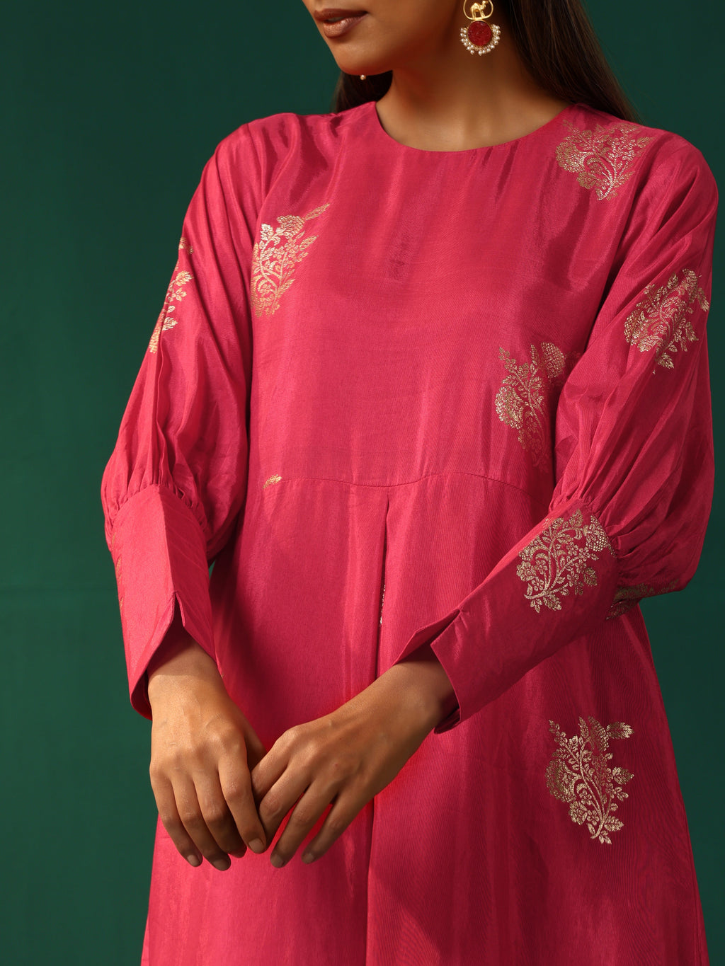 trueBrowns Pink Floral Viscose Silk Round Neck Puff Sleeve Kurta Pant Set | Grocsy