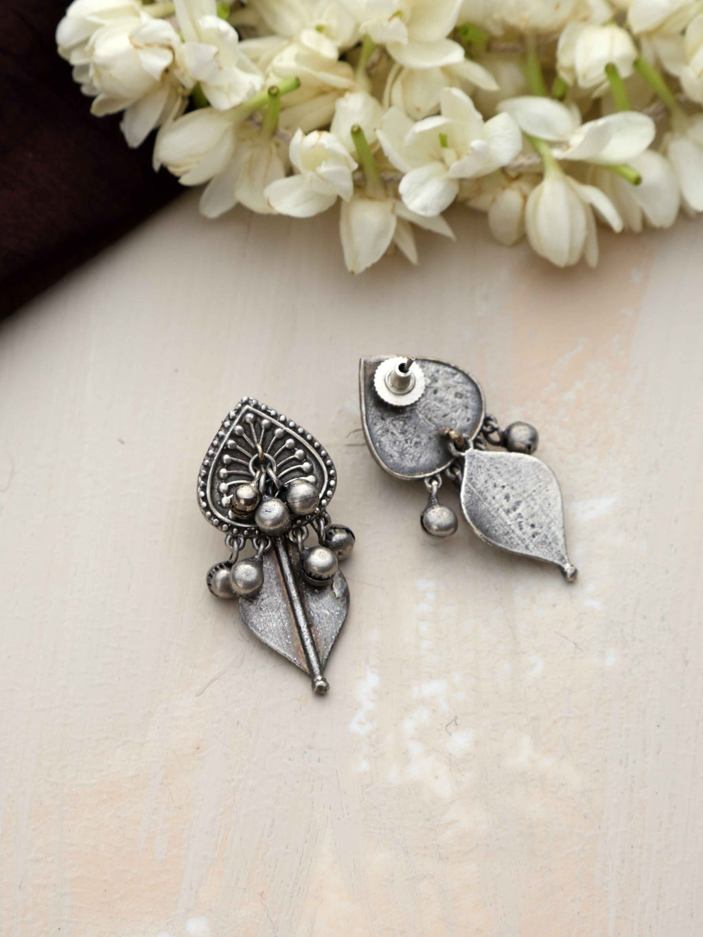 trueBrowns Silver Tone Leaf Stud Earrings | Grocsy