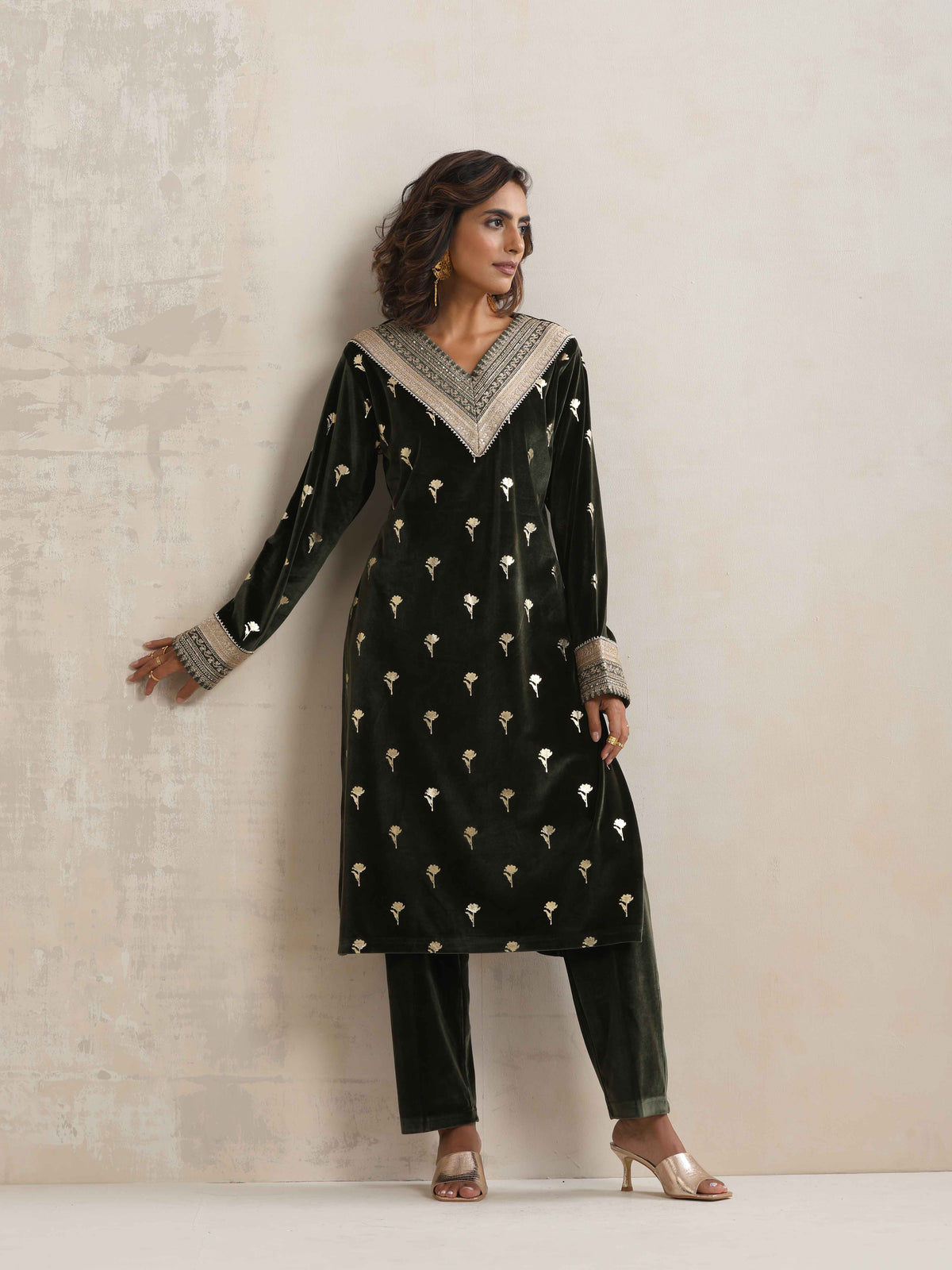 trueBrowns Green Velvet Floral Embroidered Kurta Pant Dupatta Set | Grocsy