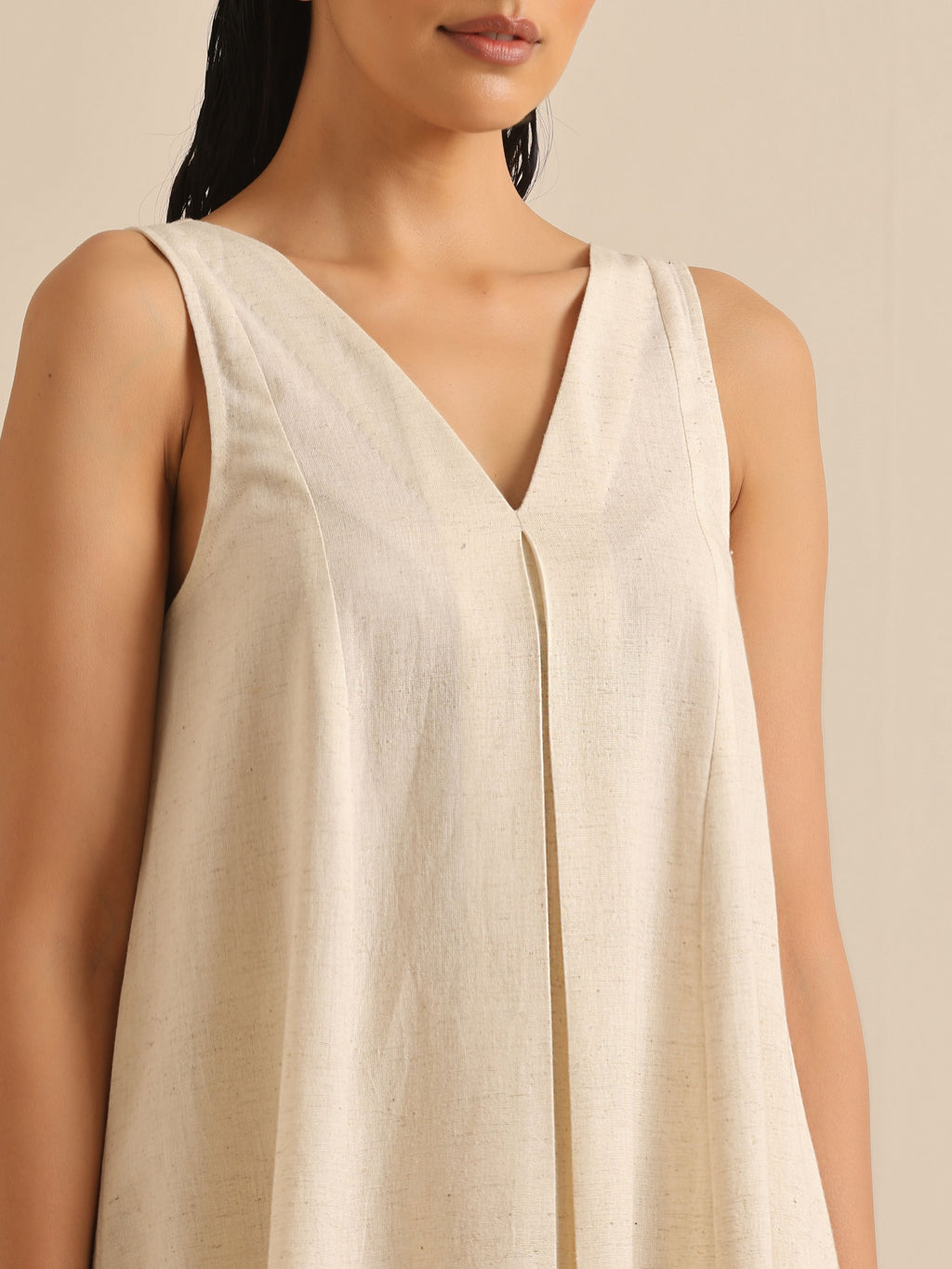 trueBrowns Off-White Sleeveless Kurta Pant Set | Grocsy