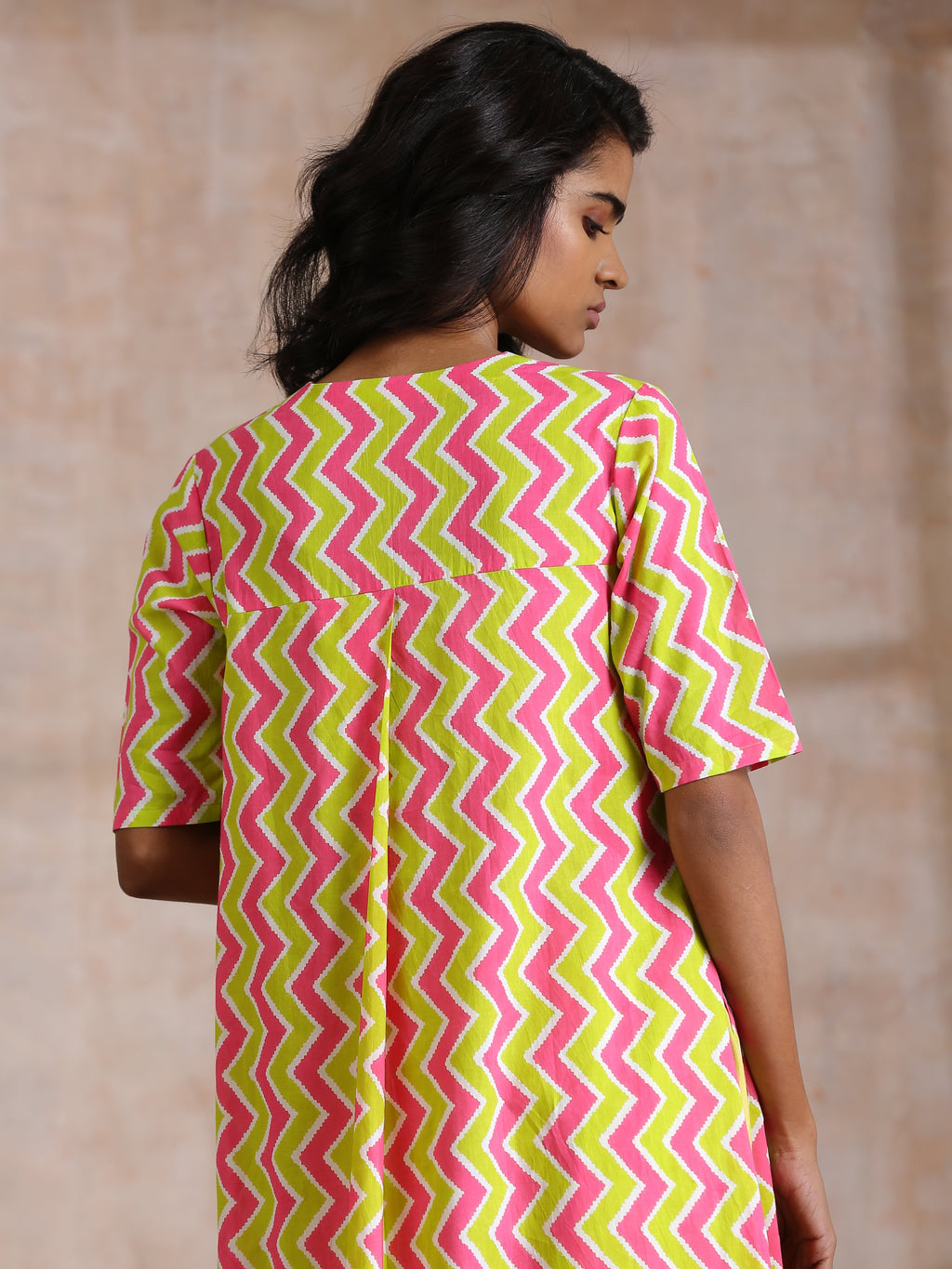trueBrowns Lime Pink Zig-Zag Lines Print Cotton Kurta Pant Set | Relove | Grocsy