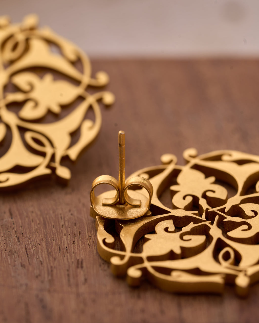 trueBrowns Gold-Polished Leaf Earrings | Grocsy