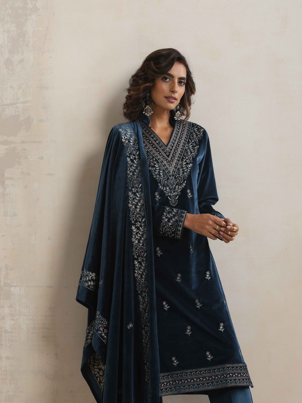 trueBrowns Blue Velvet Embroidered Kurta Pant Dupatta Set | Grocsy