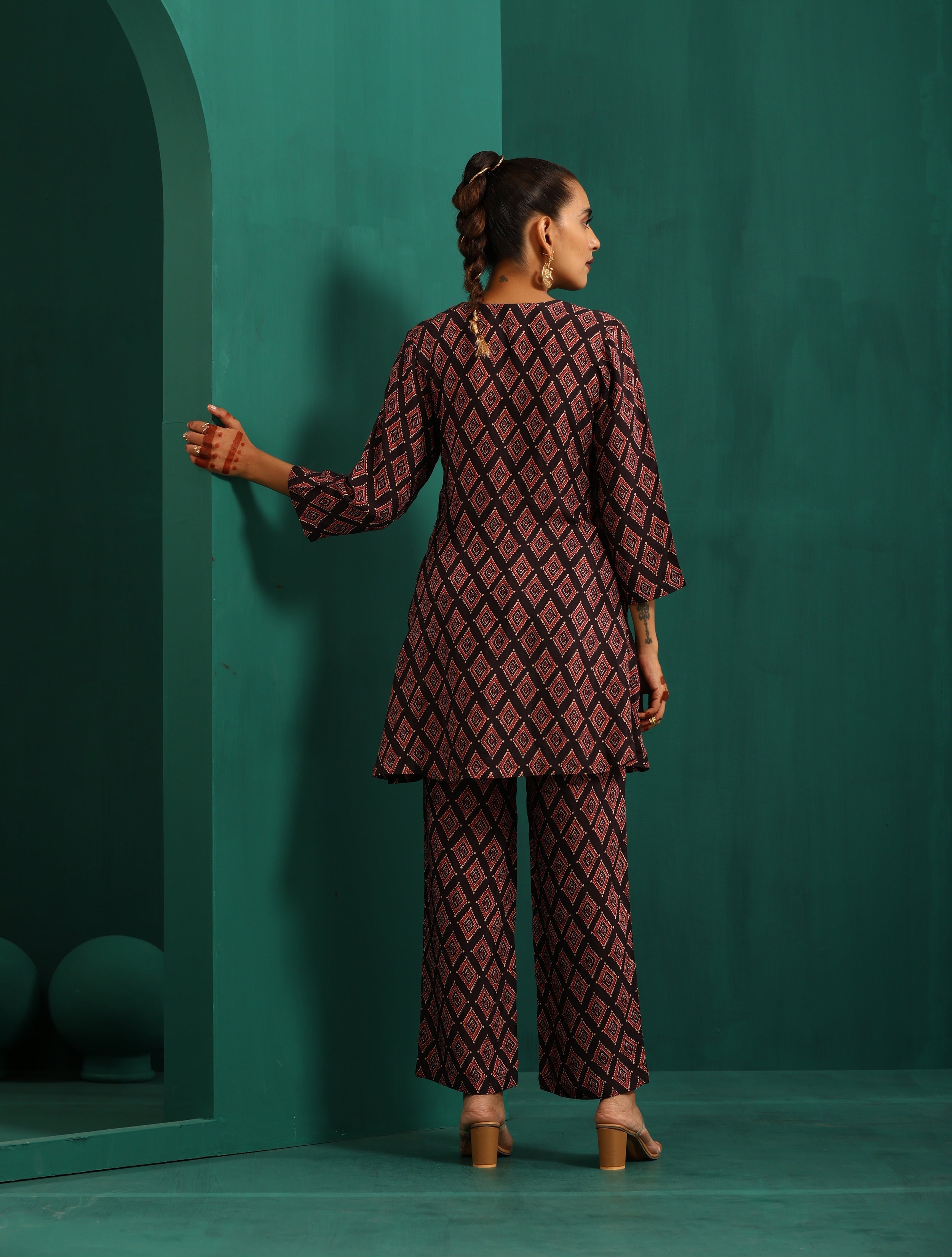 trueBrowns Black Diamond Muslin Silk Printed Relaxed Co-ord Set | Grocsy