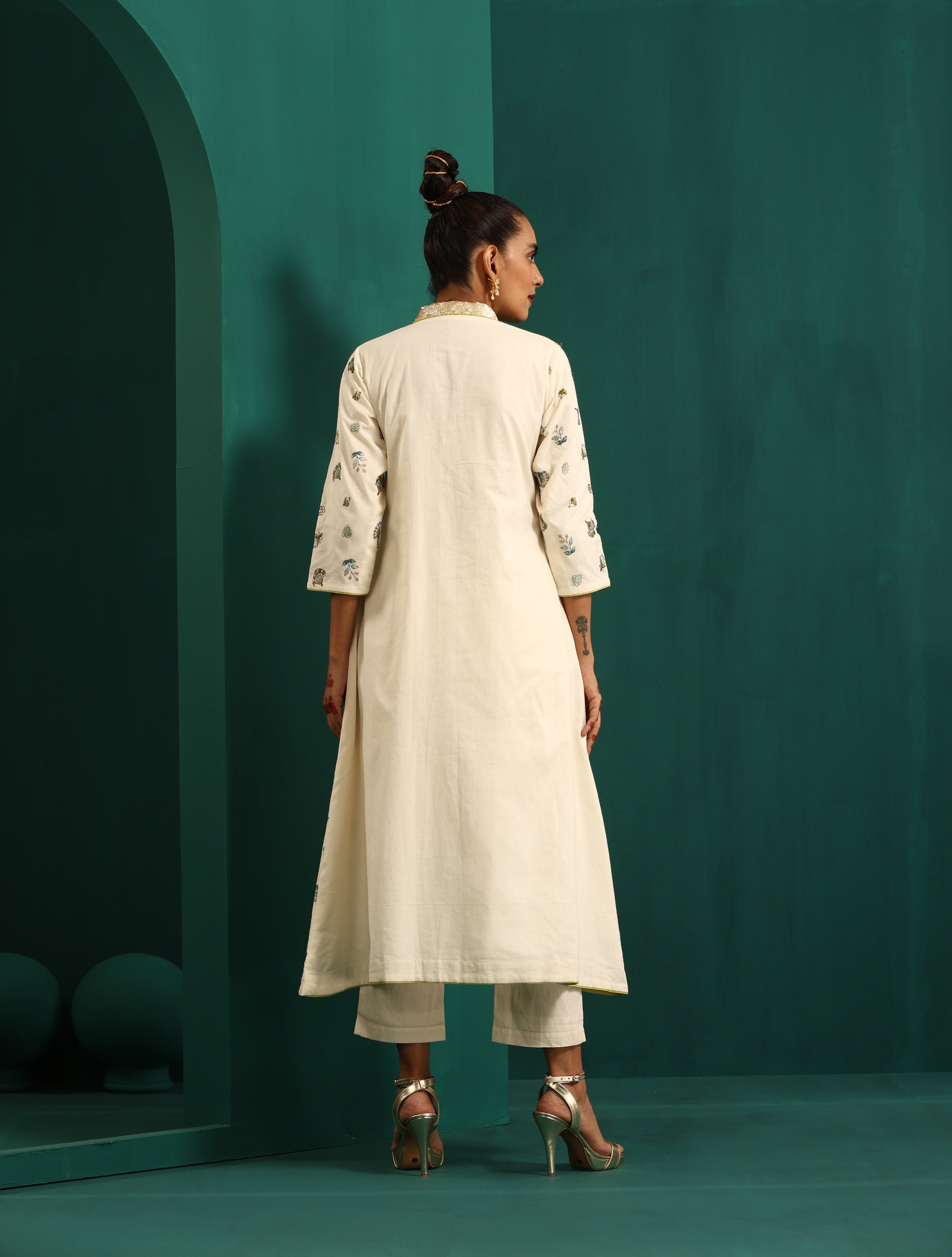 trueBrowns Ivory Blue Floral Cotton Front Gathered Kurta Pant Set | Grocsy