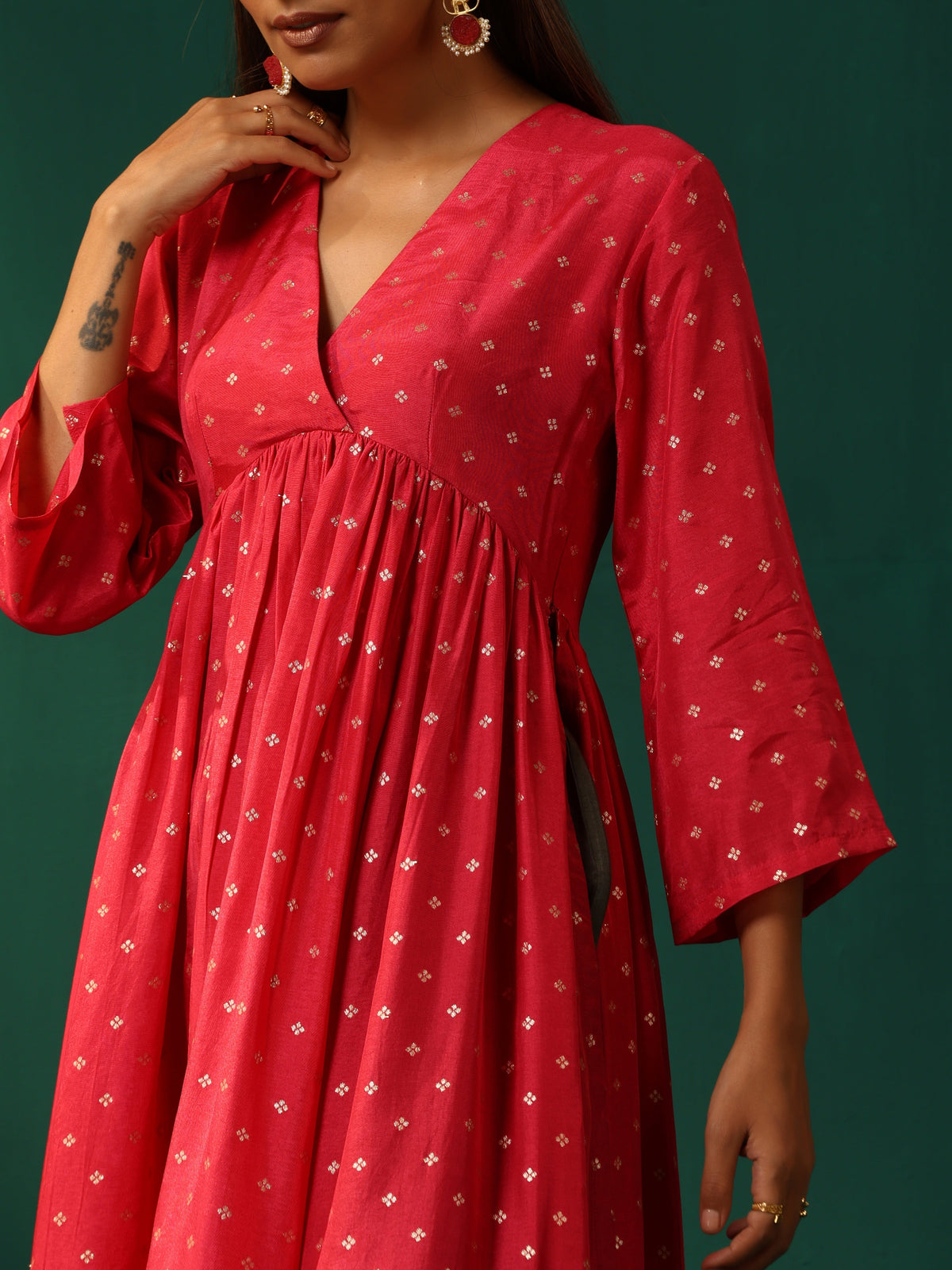 trueBrowns Pink Square Viscose Silk V-Neck Waist Gathered Kurta Pant Set | Grocsy