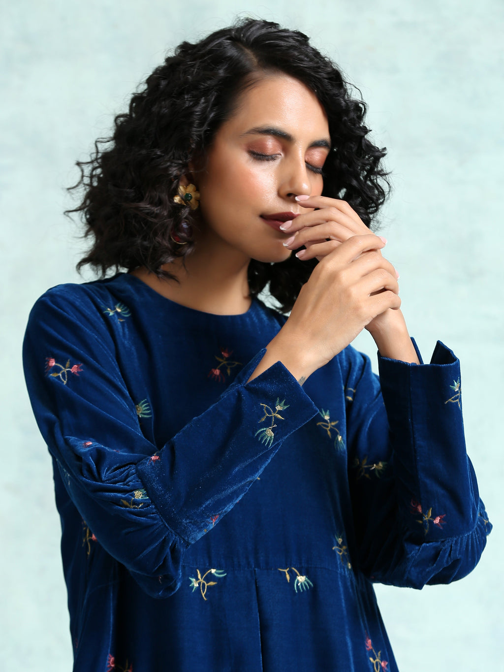 trueBrowns Blue Embroidered Velvet Puff Sleeve Kurta | Grocsy