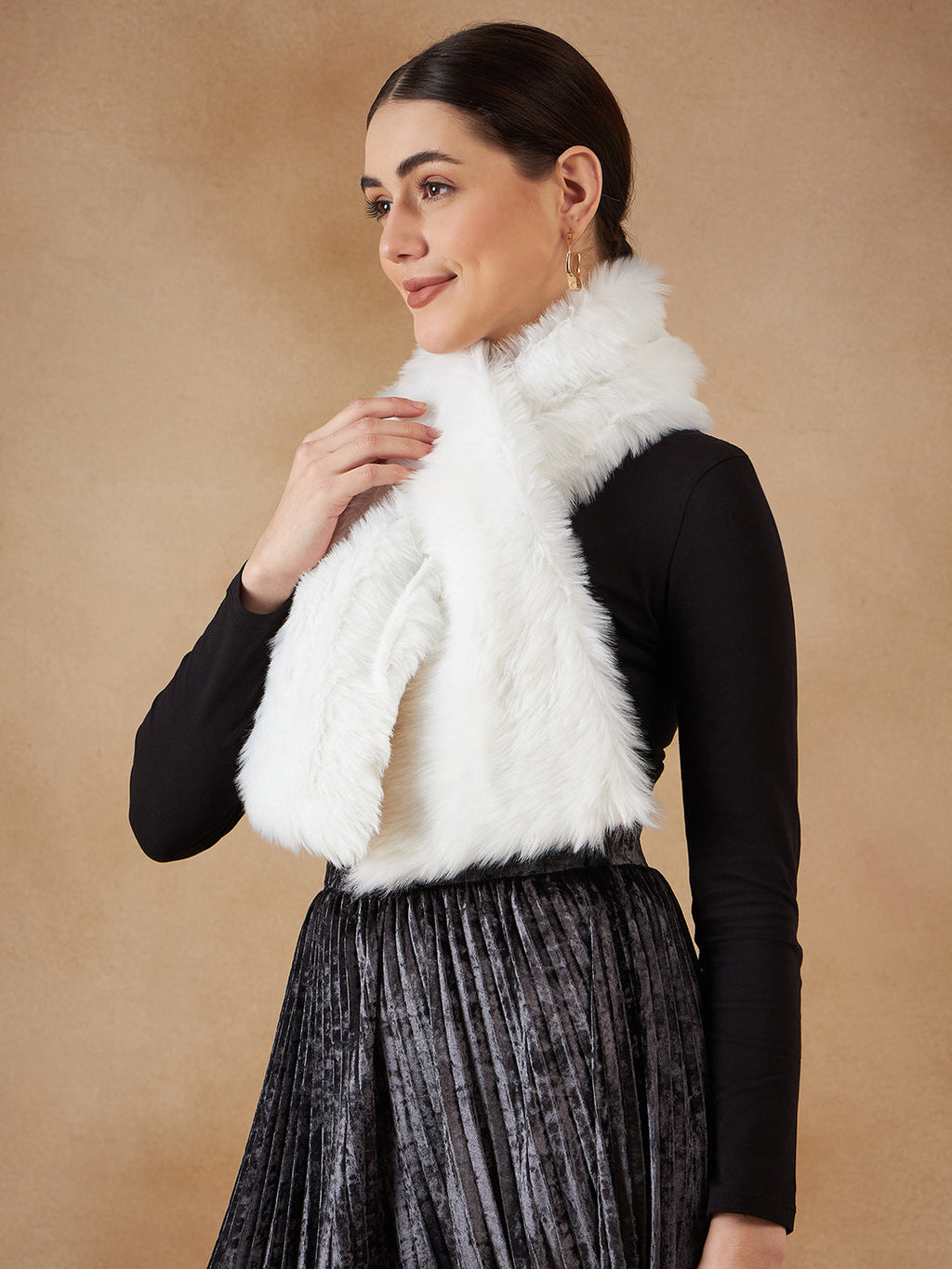 InWeave Women's Pure White Faux Fur Neck Warmer | Grocsy