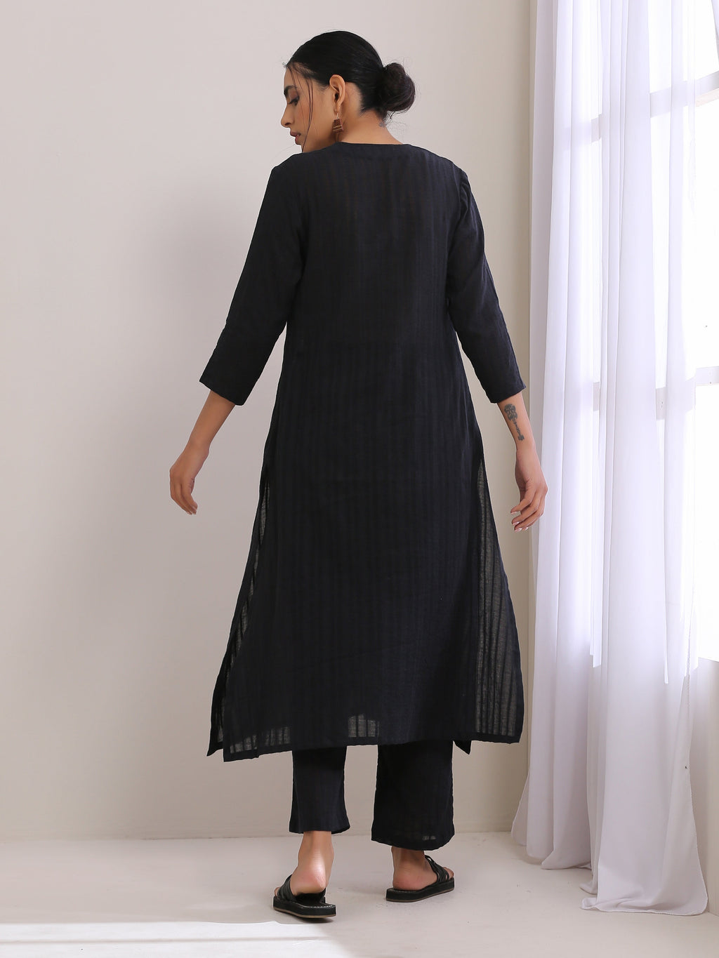 trueBrowns Black Dobby Neck Pleat Kurta Pant Set | Grocsy