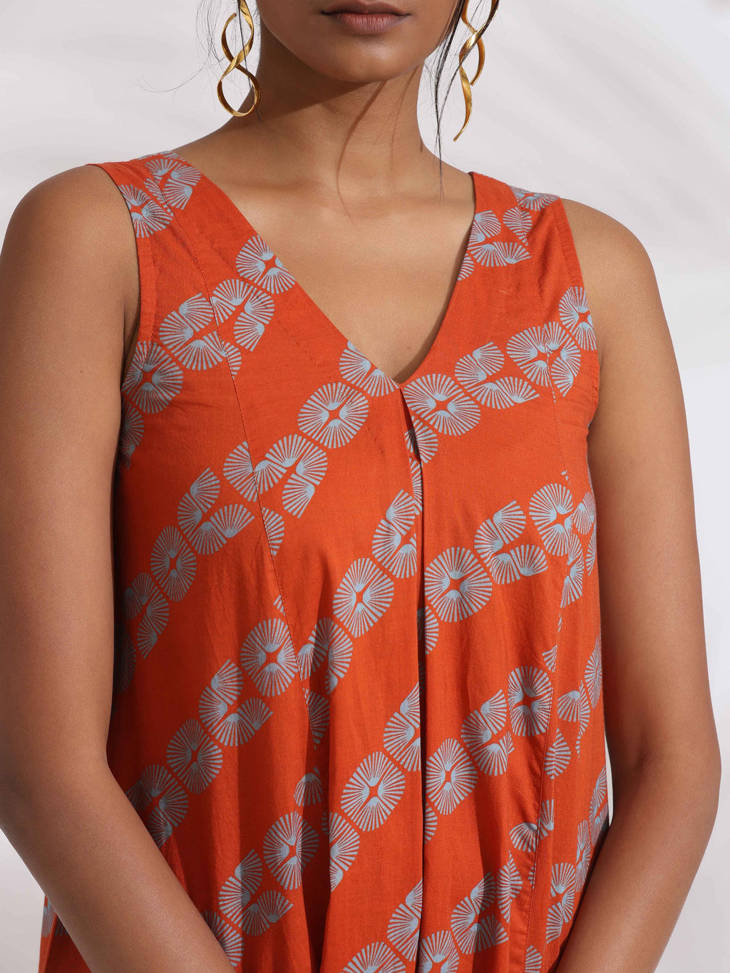 trueBrowns Orange Cotton Print Sleeveless Kurta Set | Grocsy