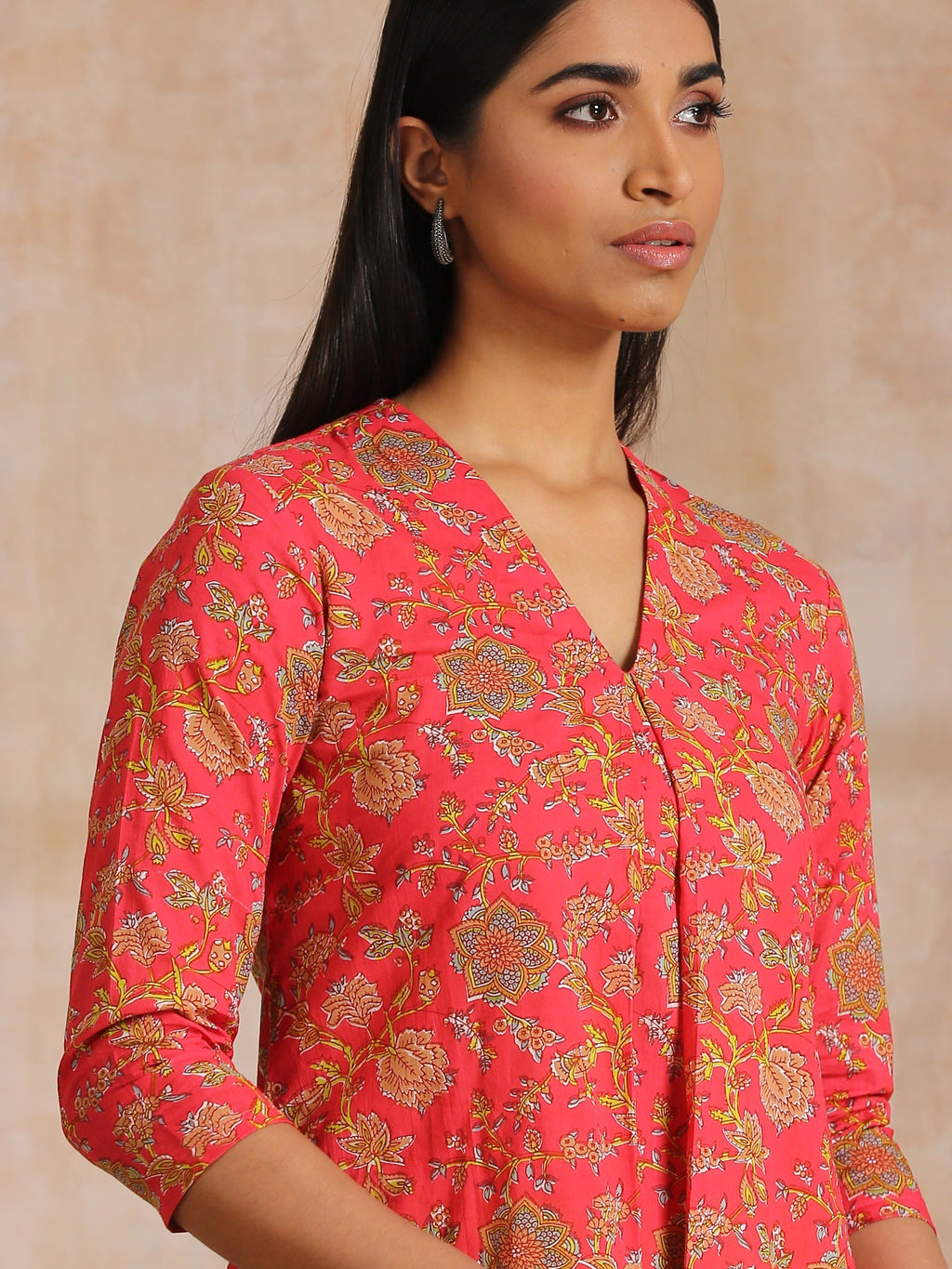 trueBrowns Flamingo Pink Overall Floral Block Print Cotton Slit Kurta Pant Set | Grocsy