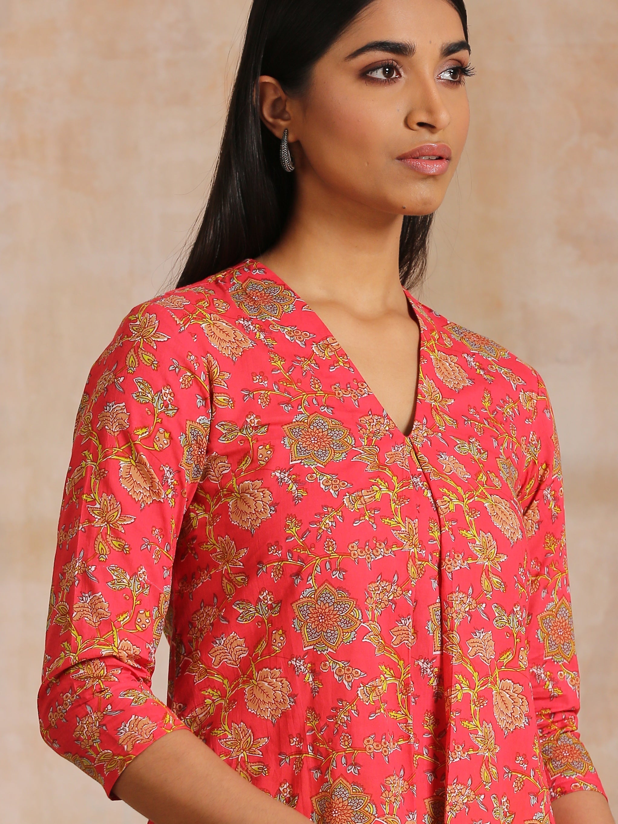 trueBrowns Flamingo Pink Overall Floral Block Print Cotton Slit Kurta Pant Set | Grocsy