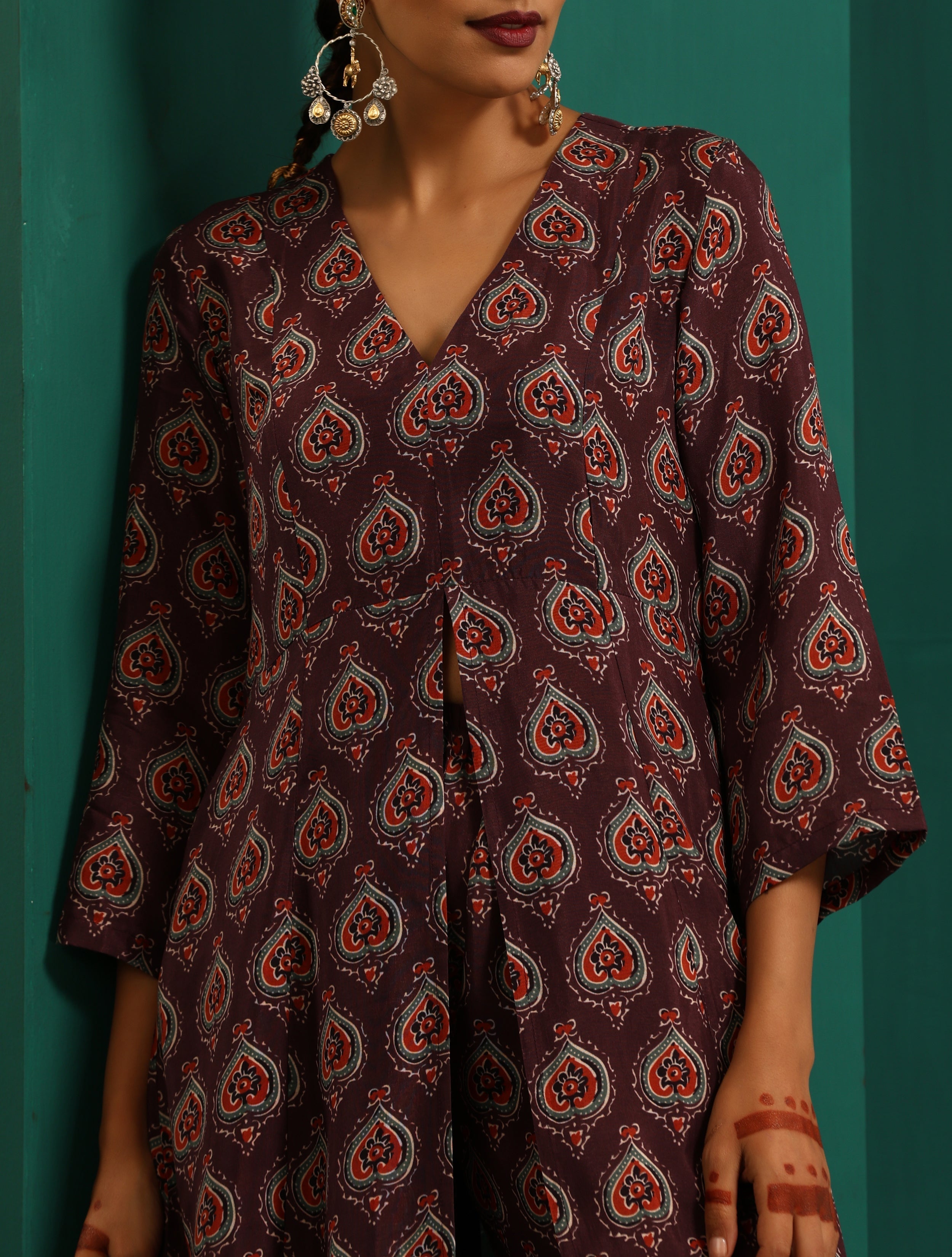 trueBrowns Deep Purple Paan Muslin Silk Printed Front Slit Kurta Pant Set | Grocsy