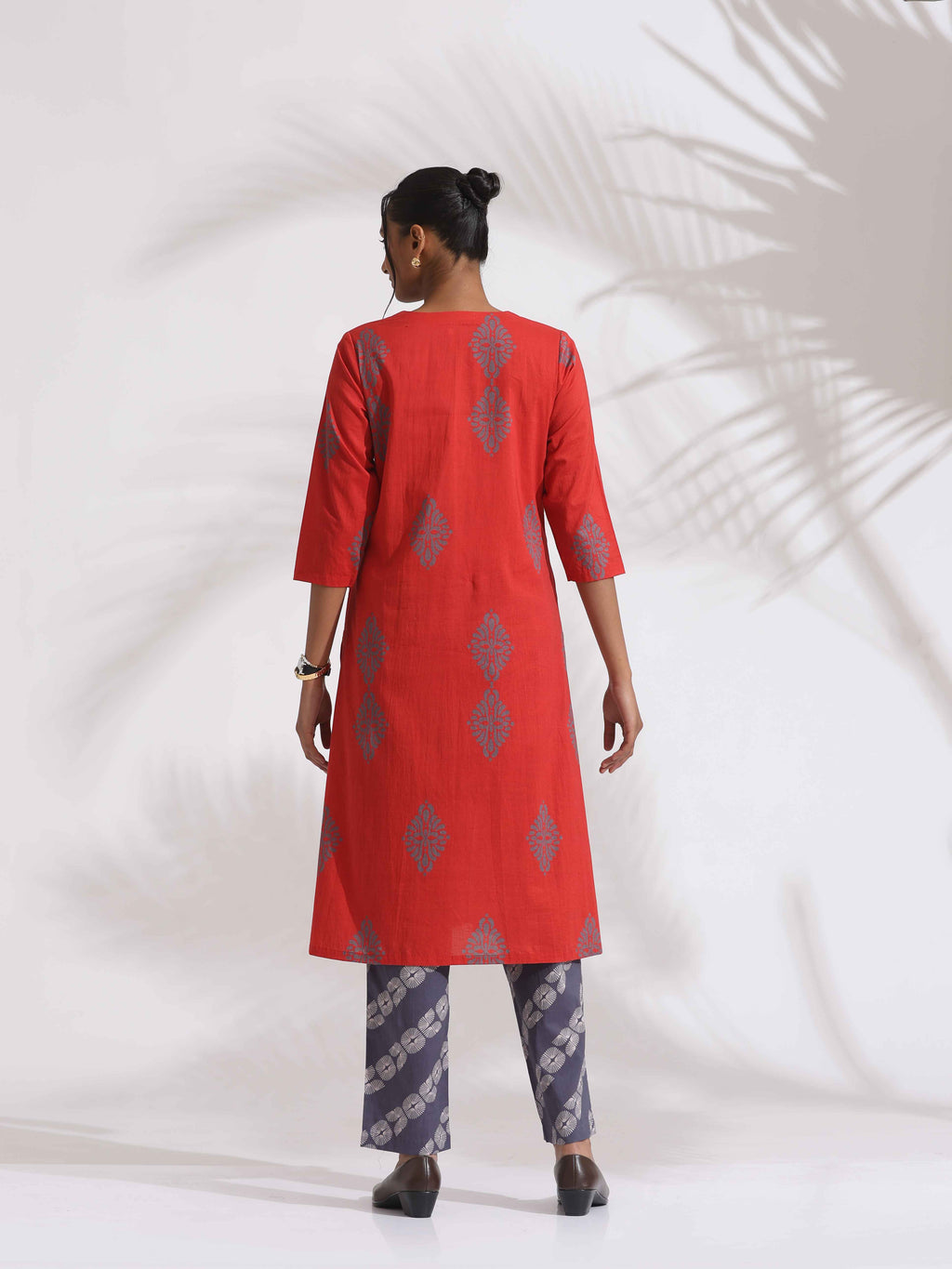 trueBrowns Red Cotton Print Kurta Set | Grocsy