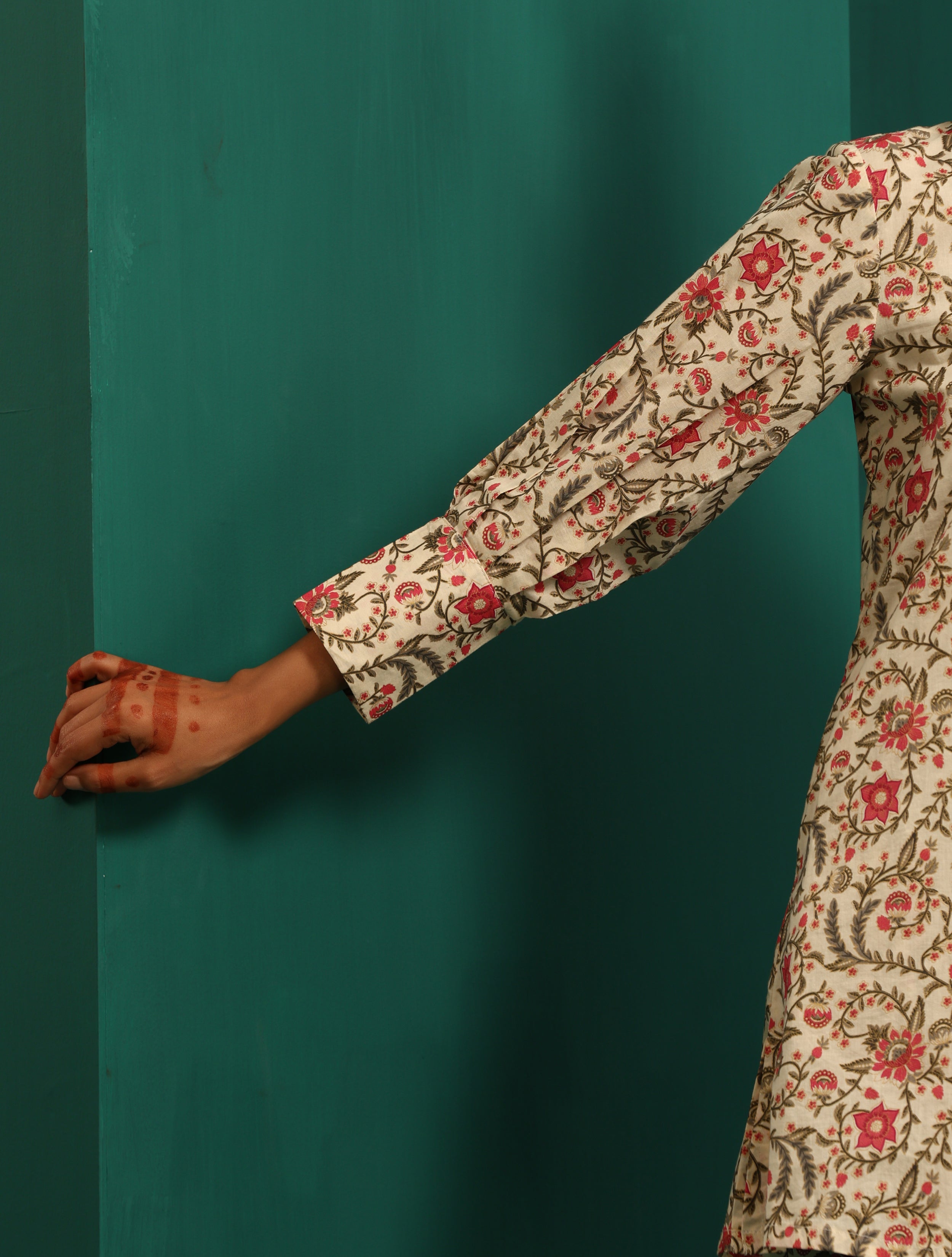 trueBrowns Pink Floral Cotton Printed Neck Pleat Co-ord Set | Grocsy