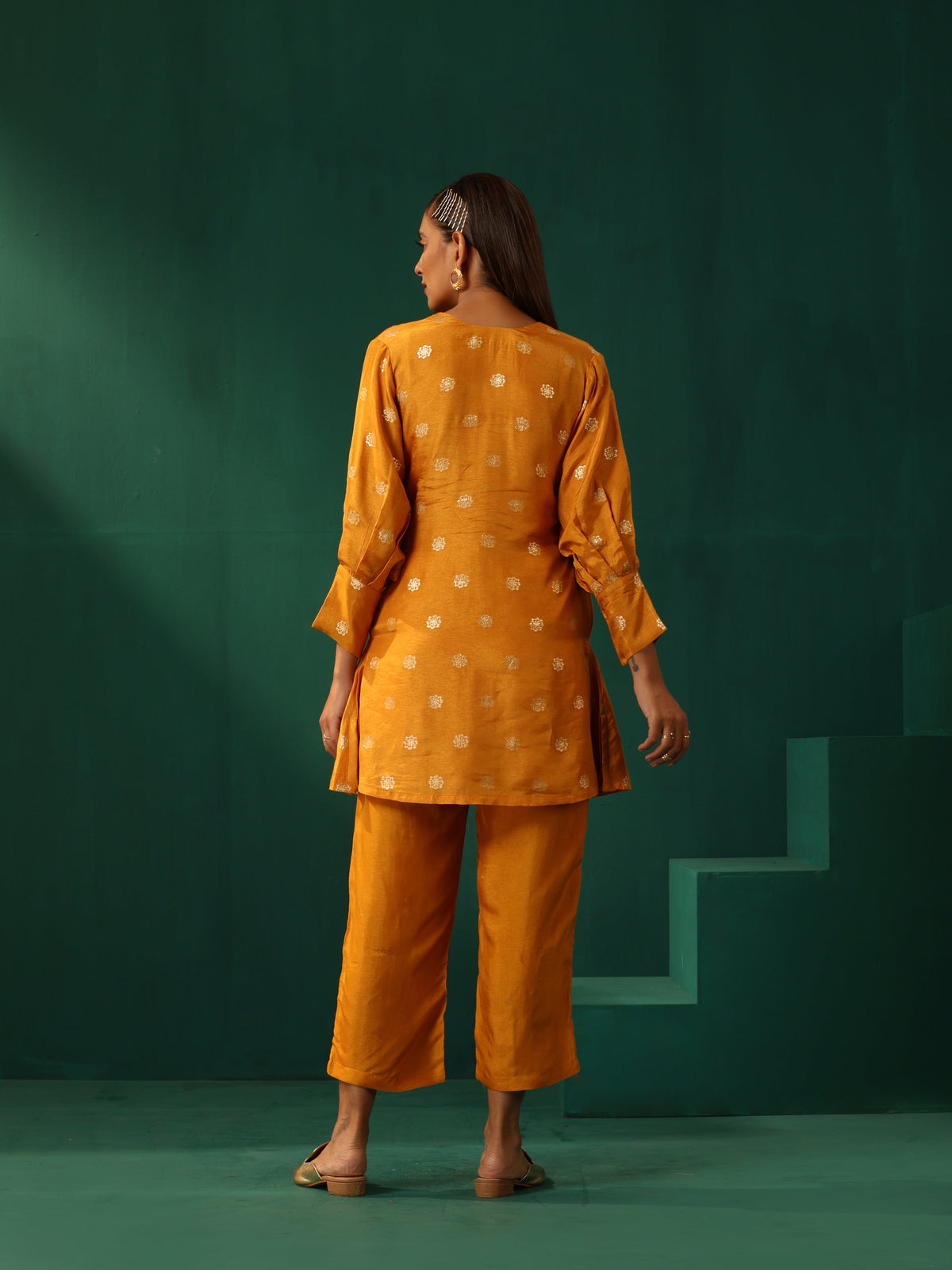 trueBrowns Mustard Geometric Floral Viscose Silk Front Pleat Co-ord Set | Grocsy