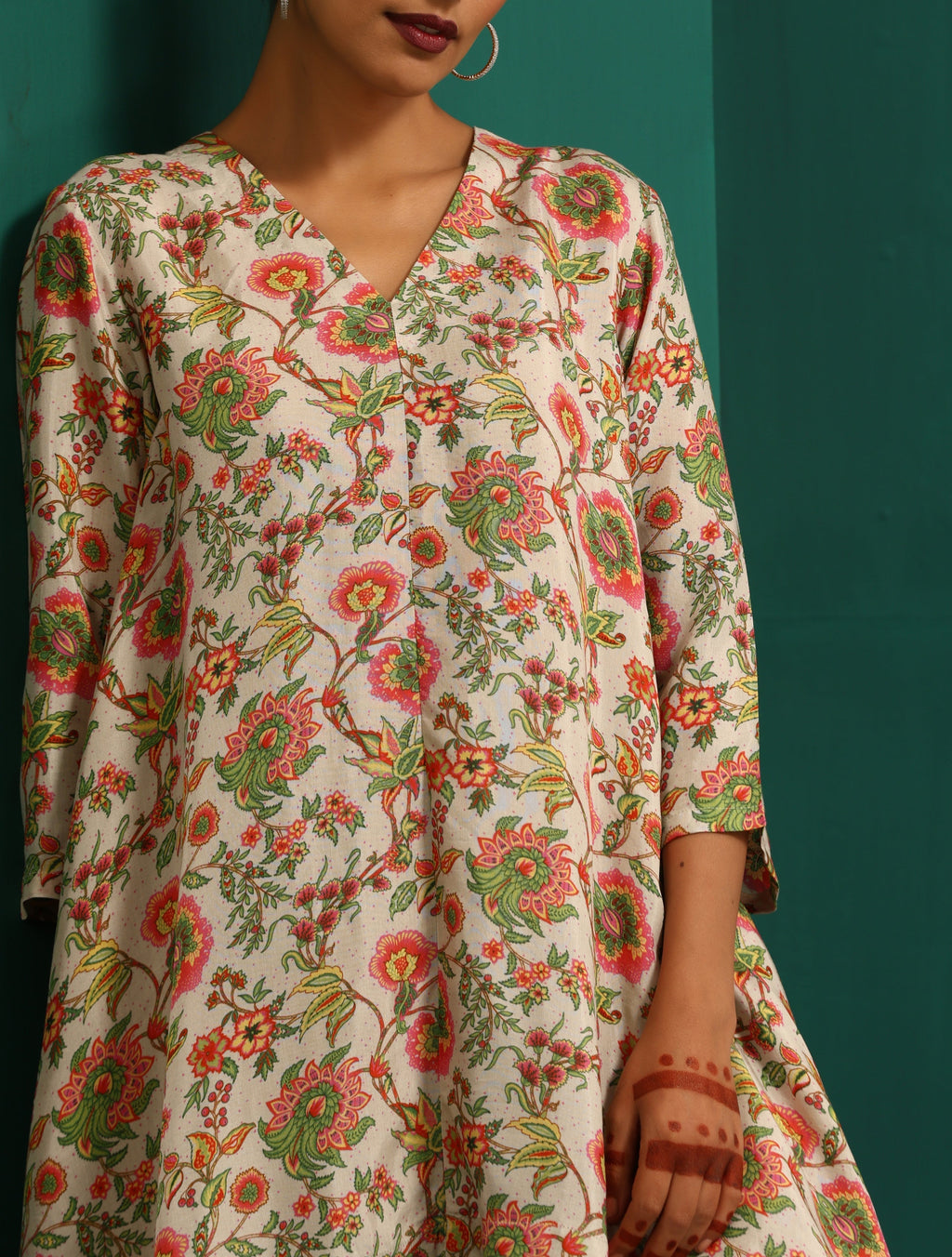 trueBrowns Off white Floral Jaal Muslin Silk Printed High Low Co-ord Set | Grocsy