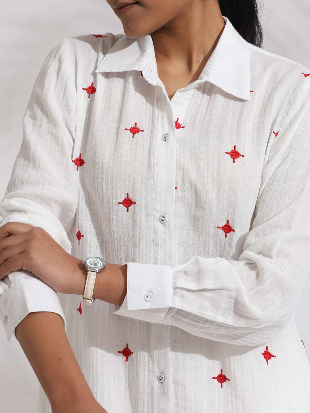 trueBrowns White Cotton Embroidered Kurta Co-ord Set | Grocsy