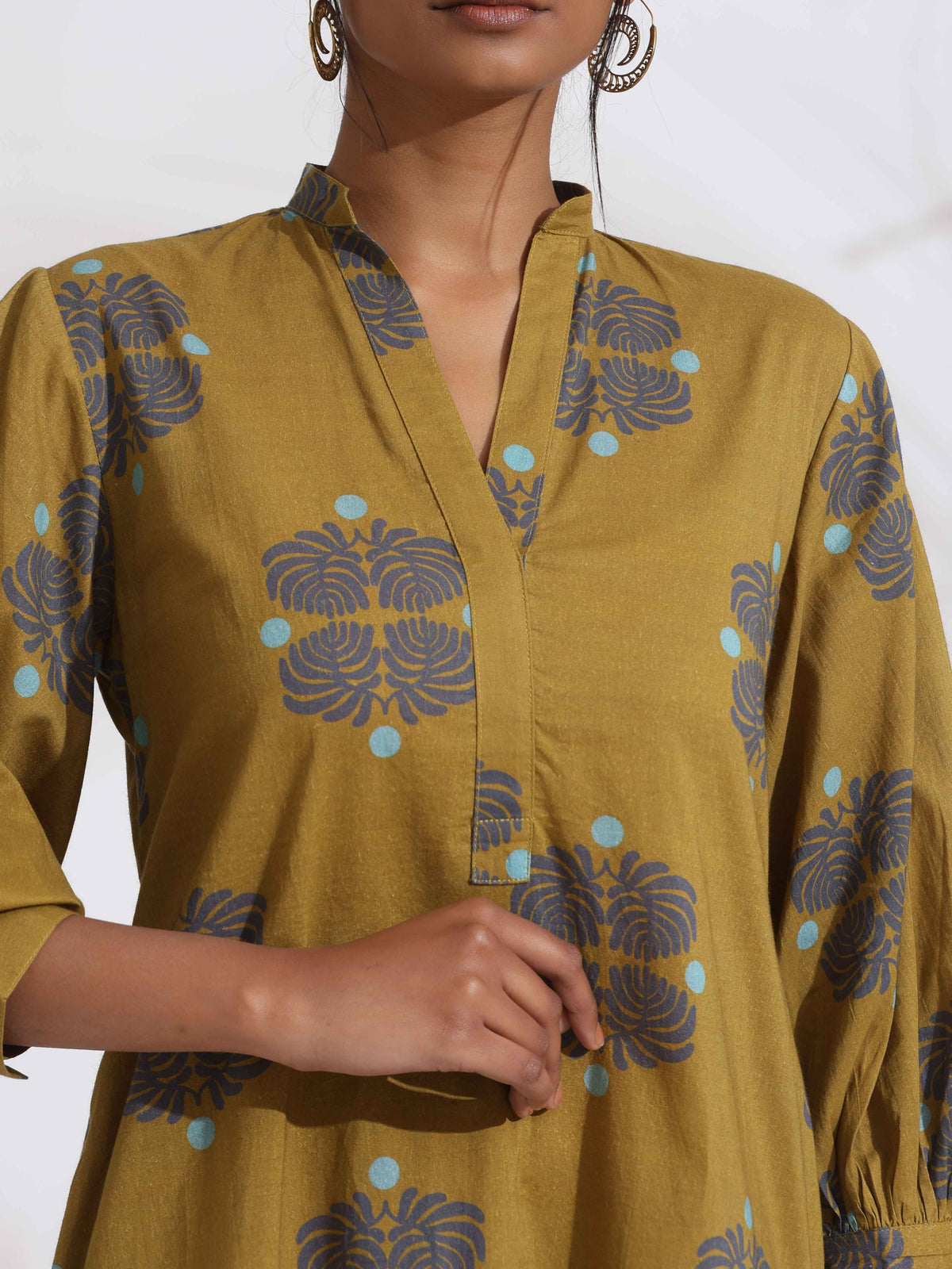 trueBrowns Green Cotton Print Straight Kurta Set | Grocsy