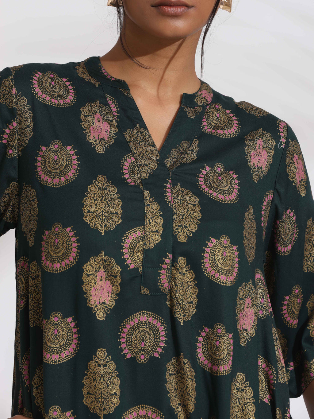 trueBrowns Green Foil Print Cotton Kurta Set | Grocsy