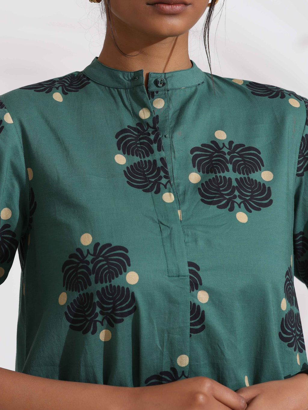 trueBrowns Green Cotton Print Front Slit Kurta Set | Grocsy