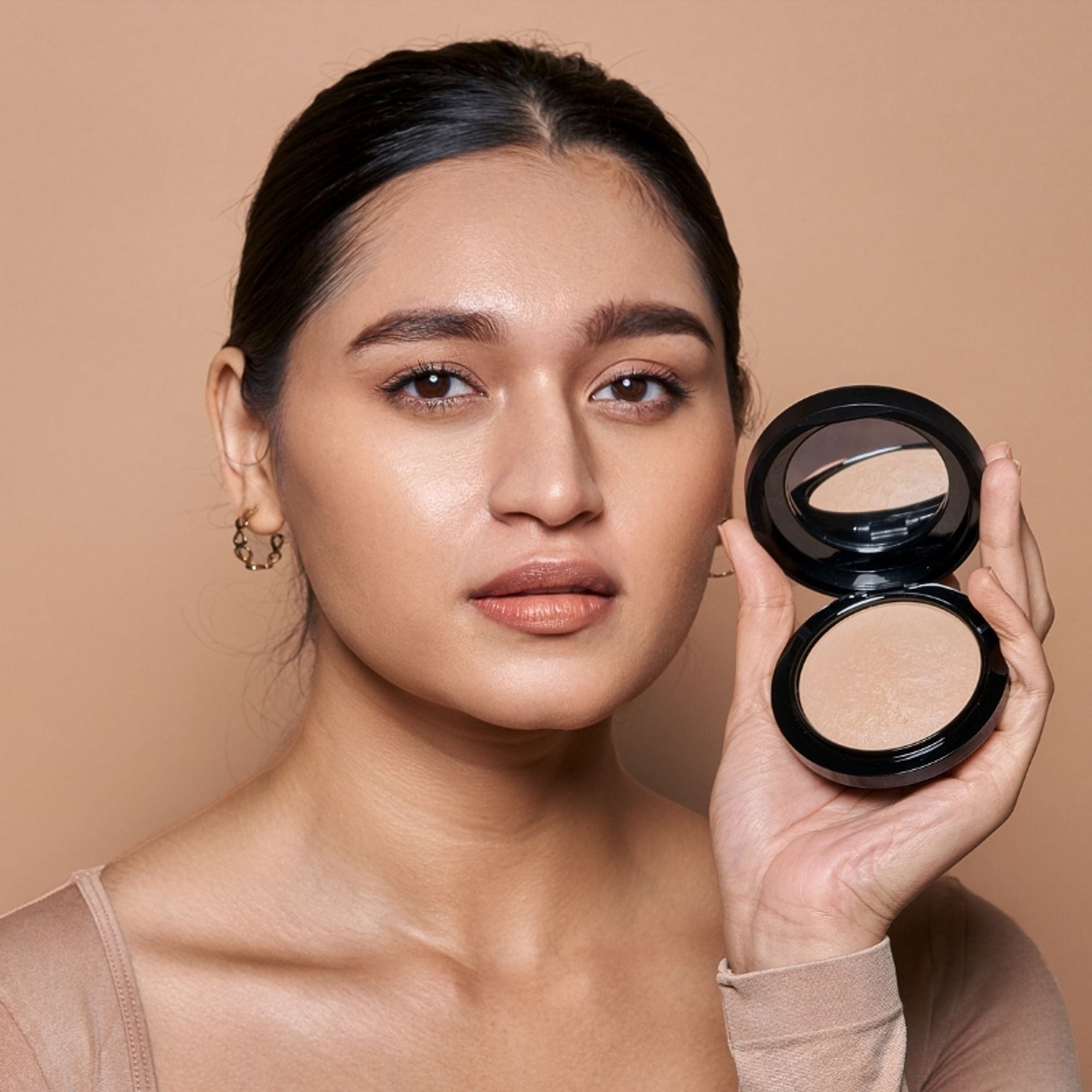 Europe Girl Mineralize Skin Finish Compact Powder - 20 | Grocsy