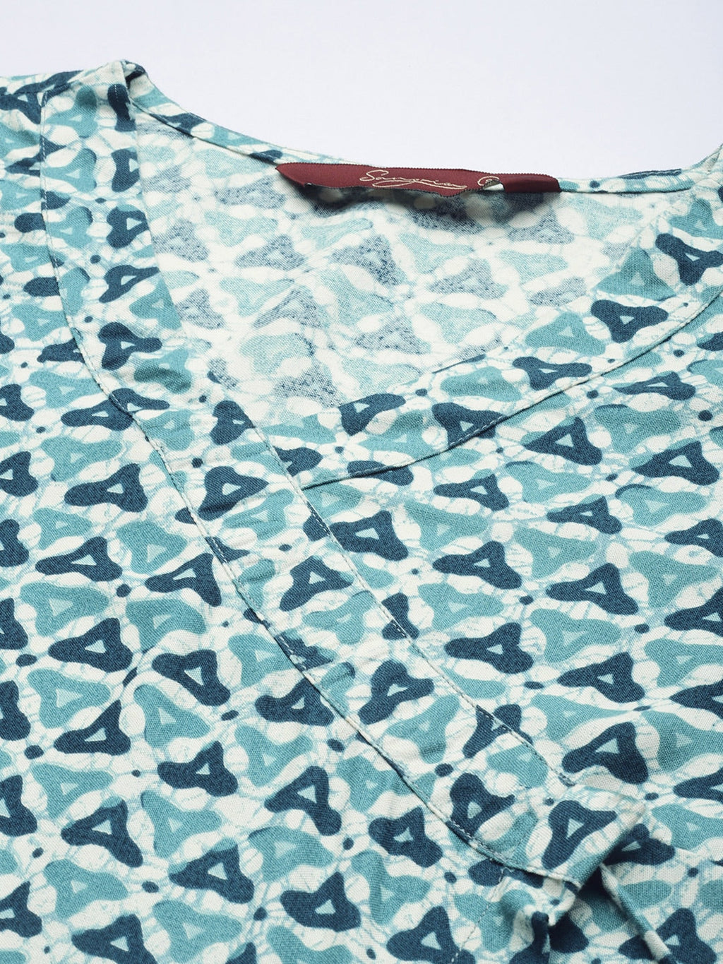Sangria Women Blue & Off White Geometric Printed Kurta | Grocsy