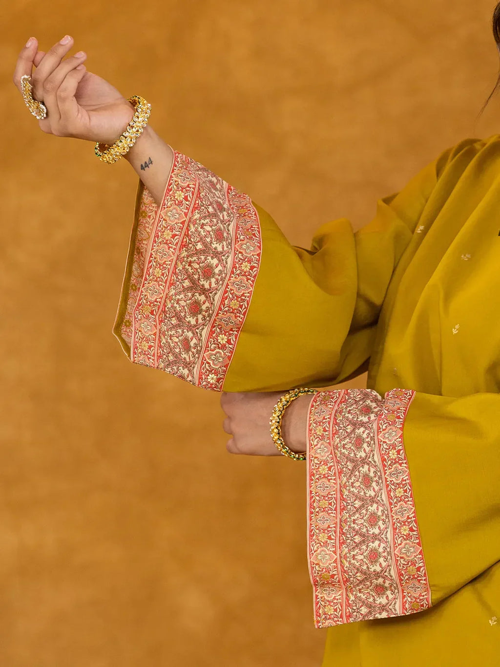 Yufta Green Pakistani Style Kurta Dupatta Set | Grocsy