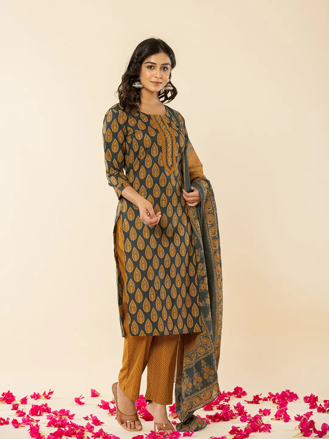 Yufta Military Green Cotton Straight Kurta Dupatta Pant Set | Grocsy