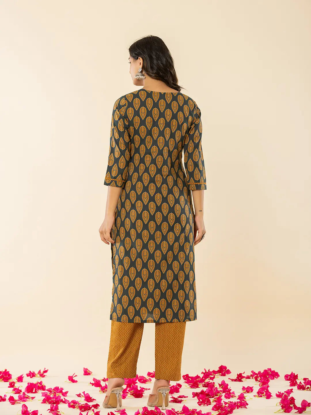 Yufta Military Green Cotton Straight Kurta Dupatta Pant Set | Grocsy