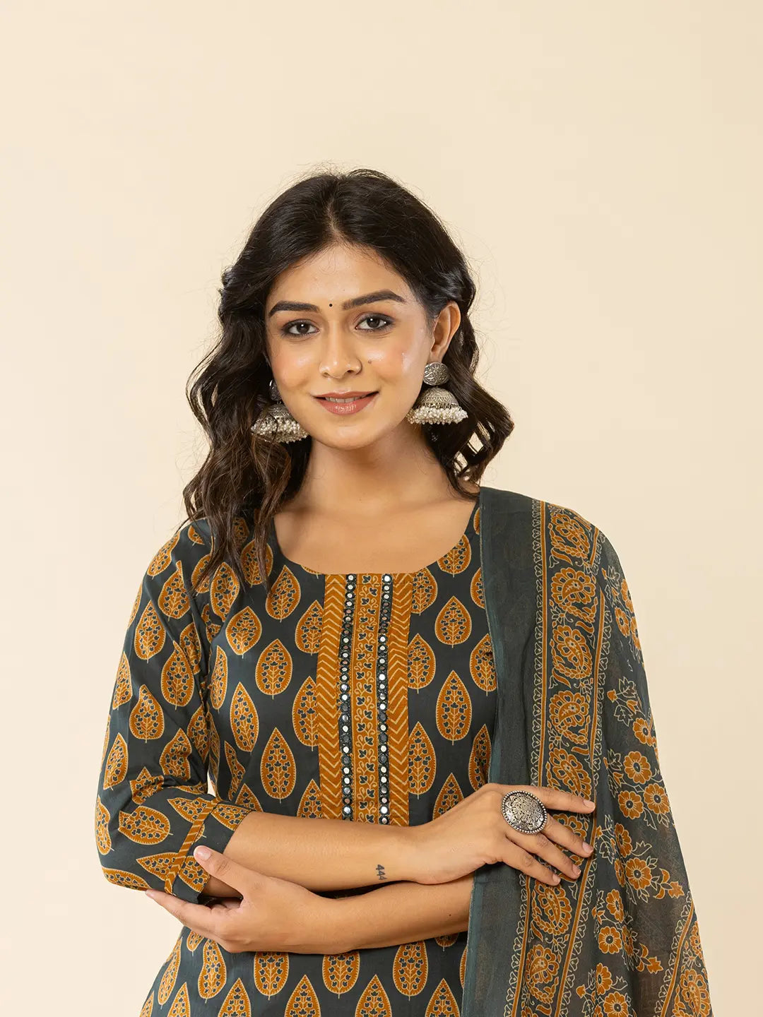 Yufta Military Green Cotton Straight Kurta Dupatta Pant Set | Grocsy