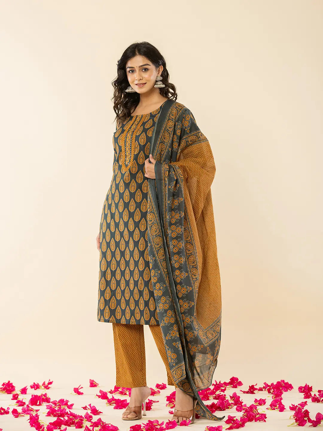 Yufta Military Green Cotton Straight Kurta Dupatta Pant Set | Grocsy