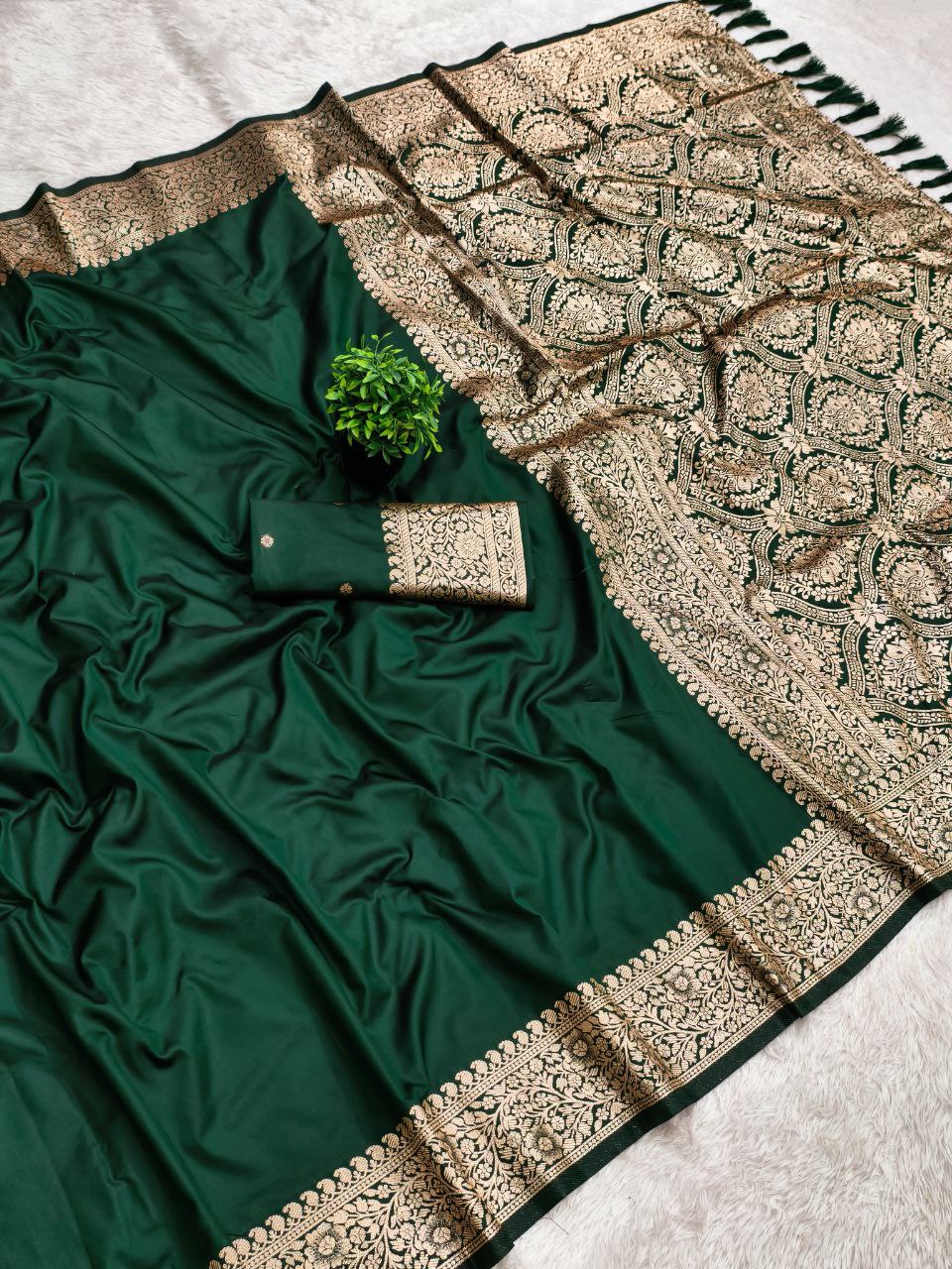 Mameraa Sarees Green Soft Banarasi Silk Fabric Saree With Natural Zari Weaving In Gala Border-Green | Grocsy