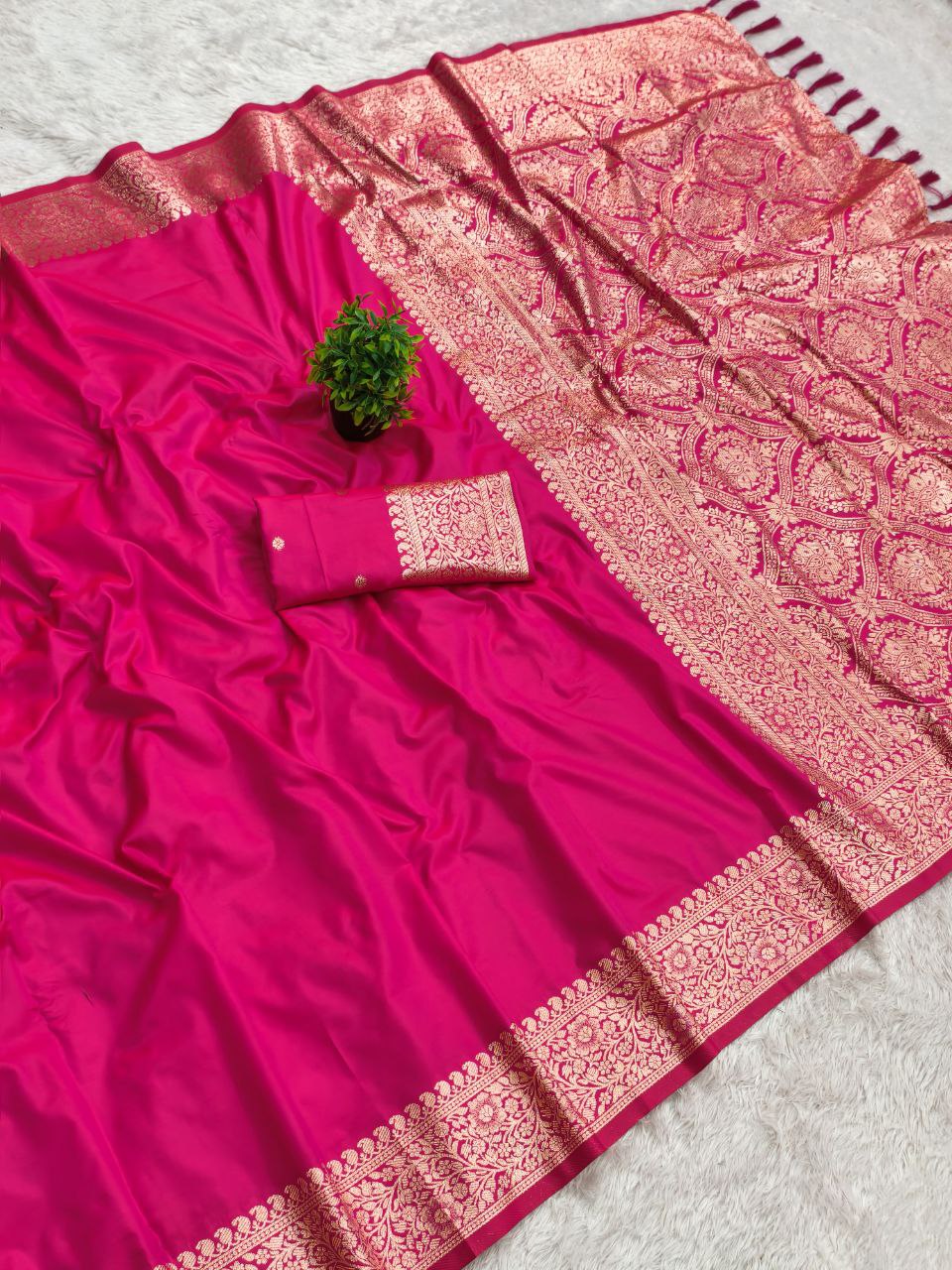 Mameraa Sarees Pink Soft Banarasi Silk Fabric Saree With Natural Zari Weaving In Gala Border-Pink | Grocsy