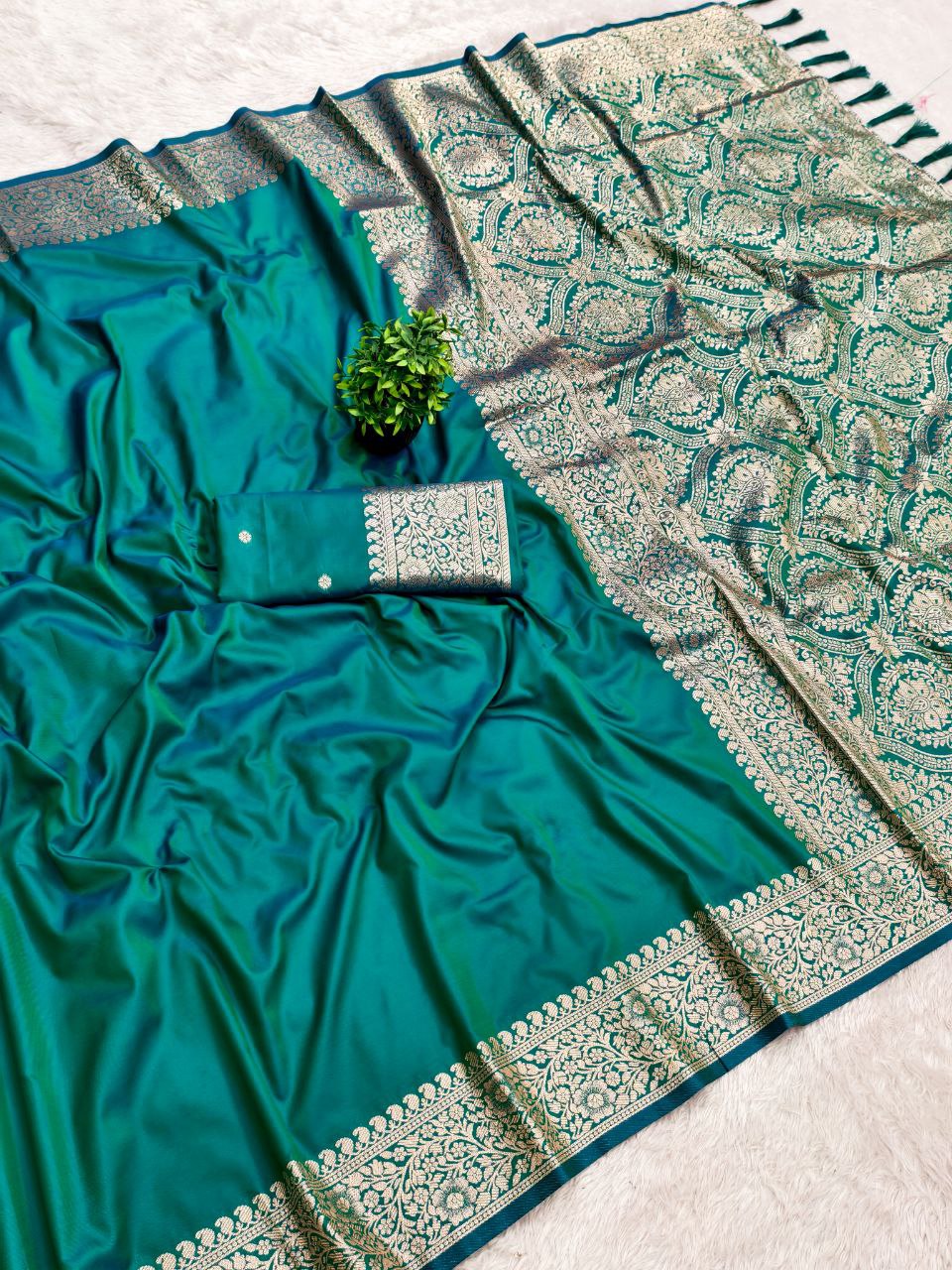 Mameraa Sarees Sea Greensoft Banarasi Silk Fabric Saree With Natural Zari Weaving In Gala Border-Sea_Green | Grocsy