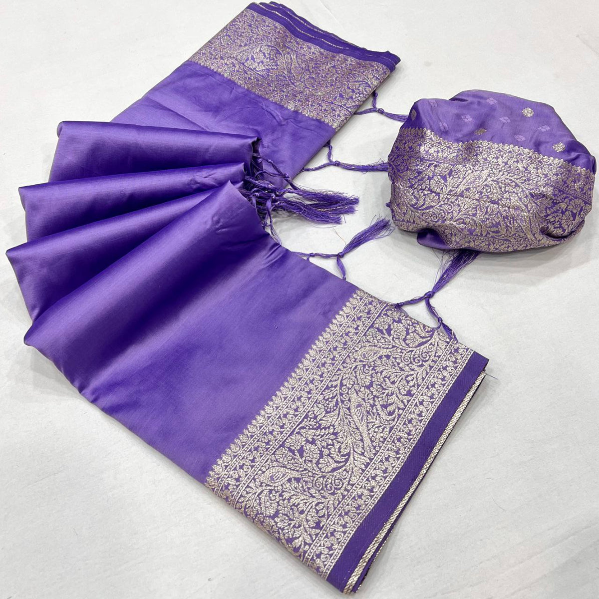 Mameraa Sarees Lavender Soft Banarasi Silk Fabric Saree With Natural Zari Weaving In Gala Border-Lavender | Grocsy