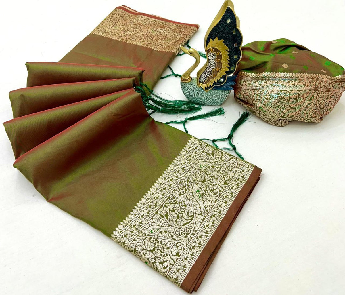 Mameraa Sarees Green Soft Banarasi Silk Fabric Saree With Natural Zari Weaving In Gala Border-Green | Grocsy