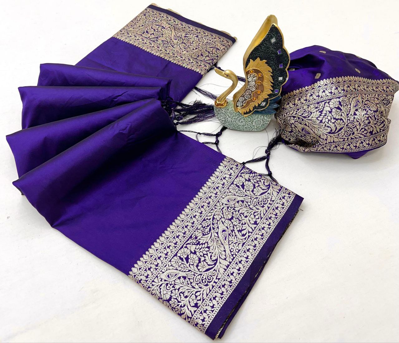 Mameraa Sarees Violet Soft Banarasi Silk Fabric Saree With Natural Zari Weaving In Gala Border-Violet | Grocsy