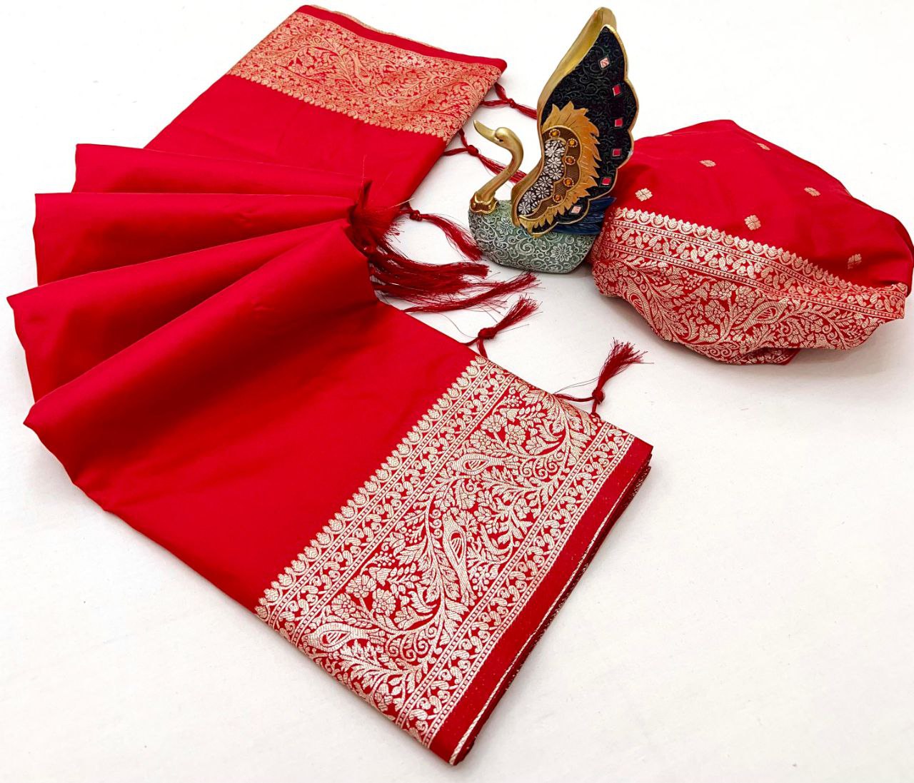 Mameraa Sarees Red Soft Banarasi Silk Fabric Saree With Natural Zari Weaving In Gala Border-Red | Grocsy