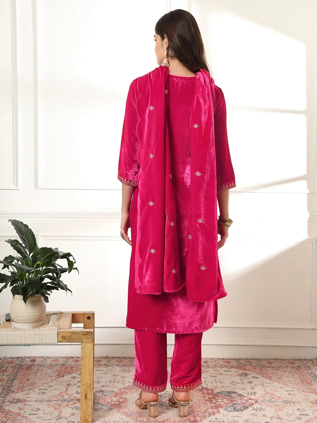 Yufta Pink Velvet Kurta Dupatta Set With Embroidery | Grocsy