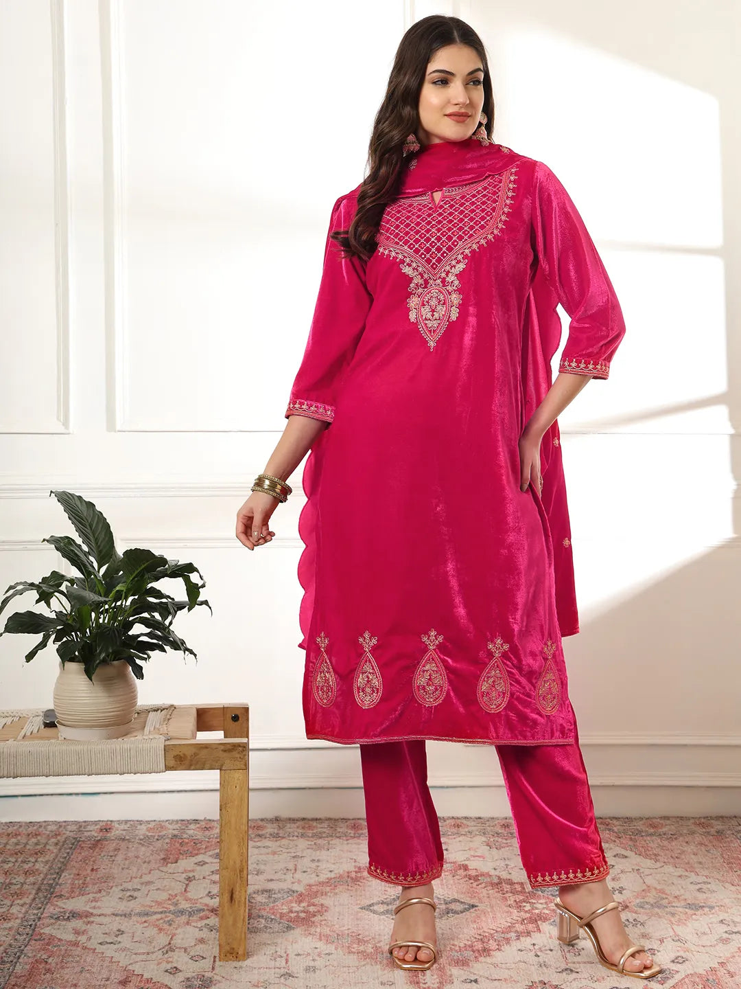 Yufta Pink Velvet Kurta Dupatta Set With Embroidery | Grocsy
