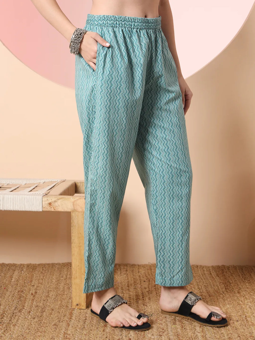 Yufta Green Pure Cotton Thread_Work Straight Kurta Dupatta Pant Set | Grocsy