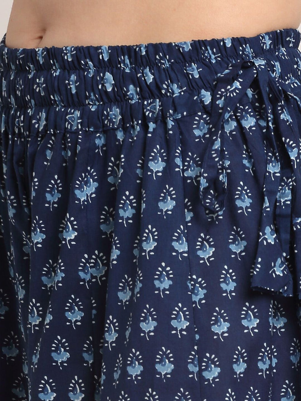 TAG 7 Women Navy Blue Printed Flared Palazzos | Grocsy