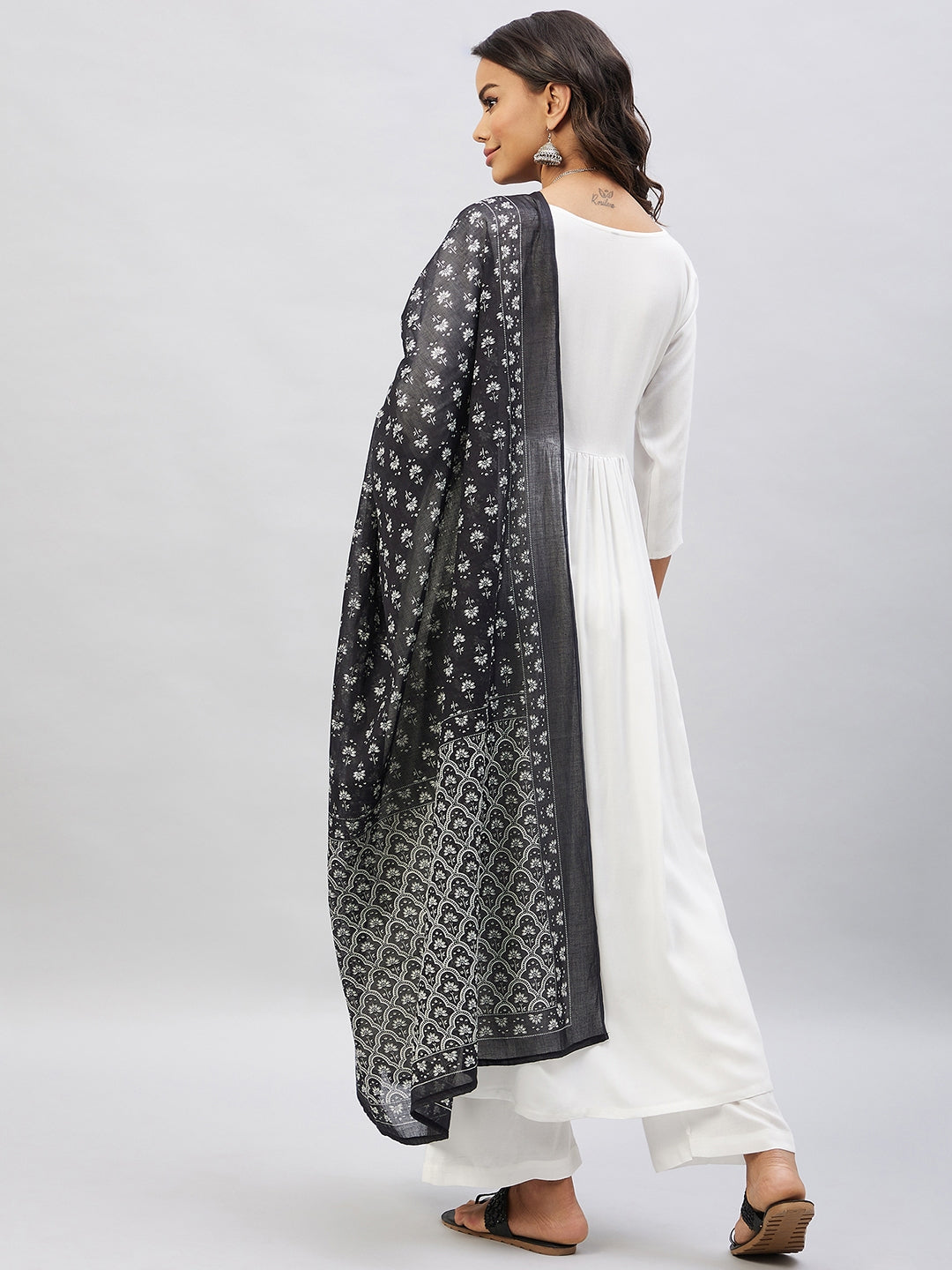 InWeave Women's Cream Anarkali Kurta Set With Black Chintz Print Dupatta | Grocsy