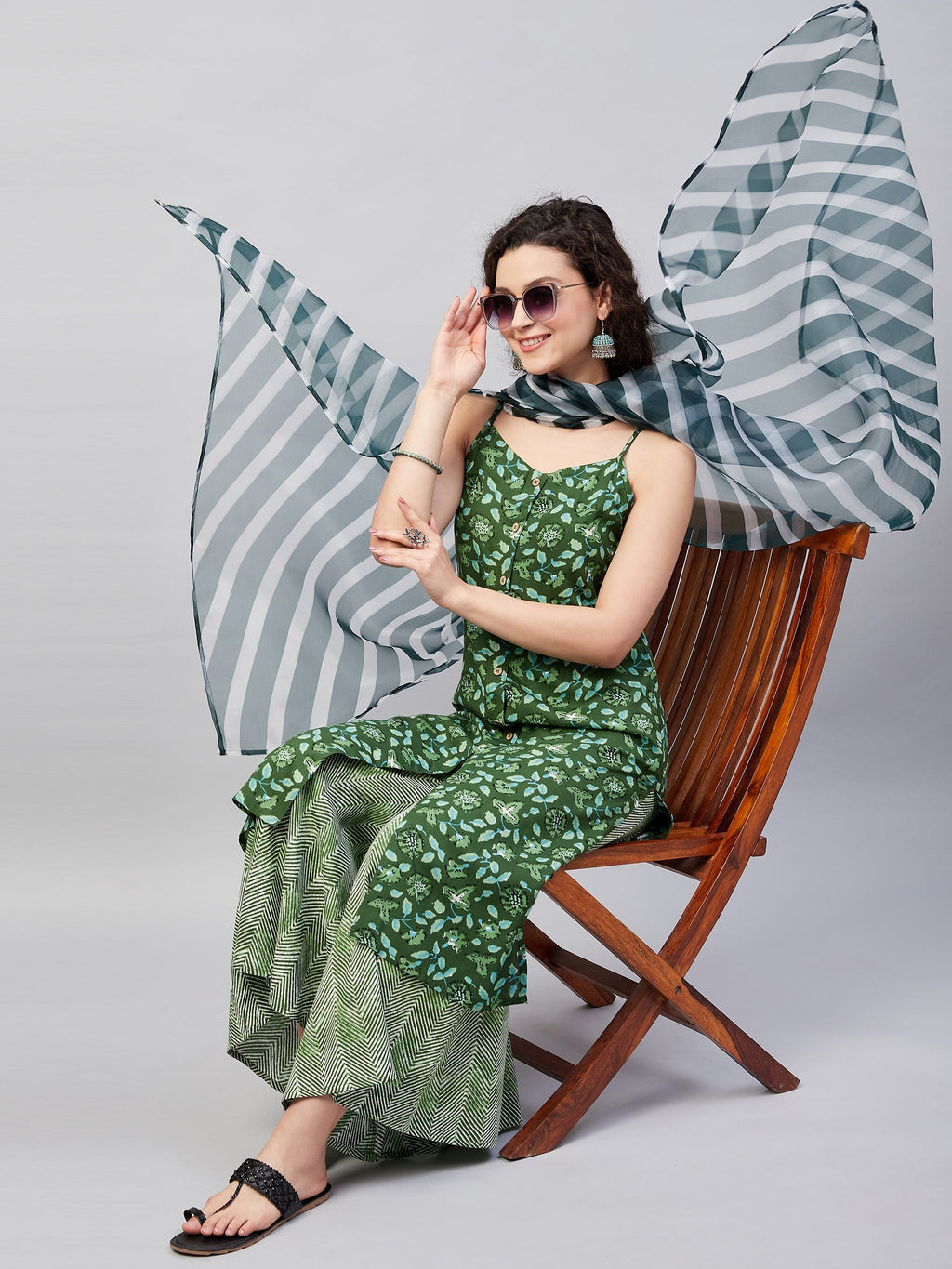 InWeave Women's Green Bagh Spaghetti Kurta Set W Green Le Dupatta | Grocsy